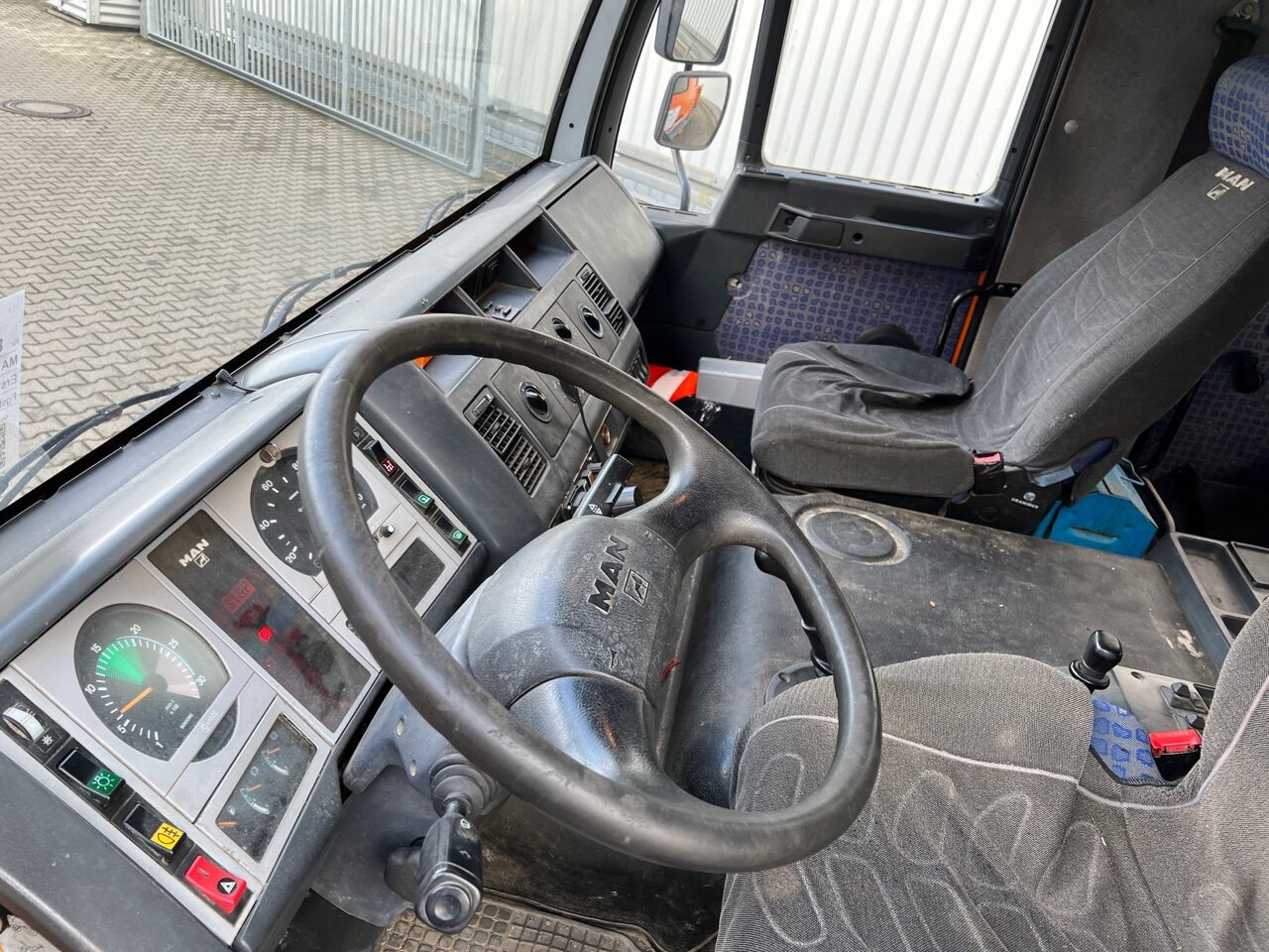 翻斗车 MAN 14.225 LAK 4x4 BB Doka 14.225 LAK 4x4 BB Doka, Winterdienstausstattung:图13 翻斗车 MAN 14.225 LAK 4x4 BB Doka 14.225 LAK 4x4 BB Doka, Winterdienstausstattung:图13