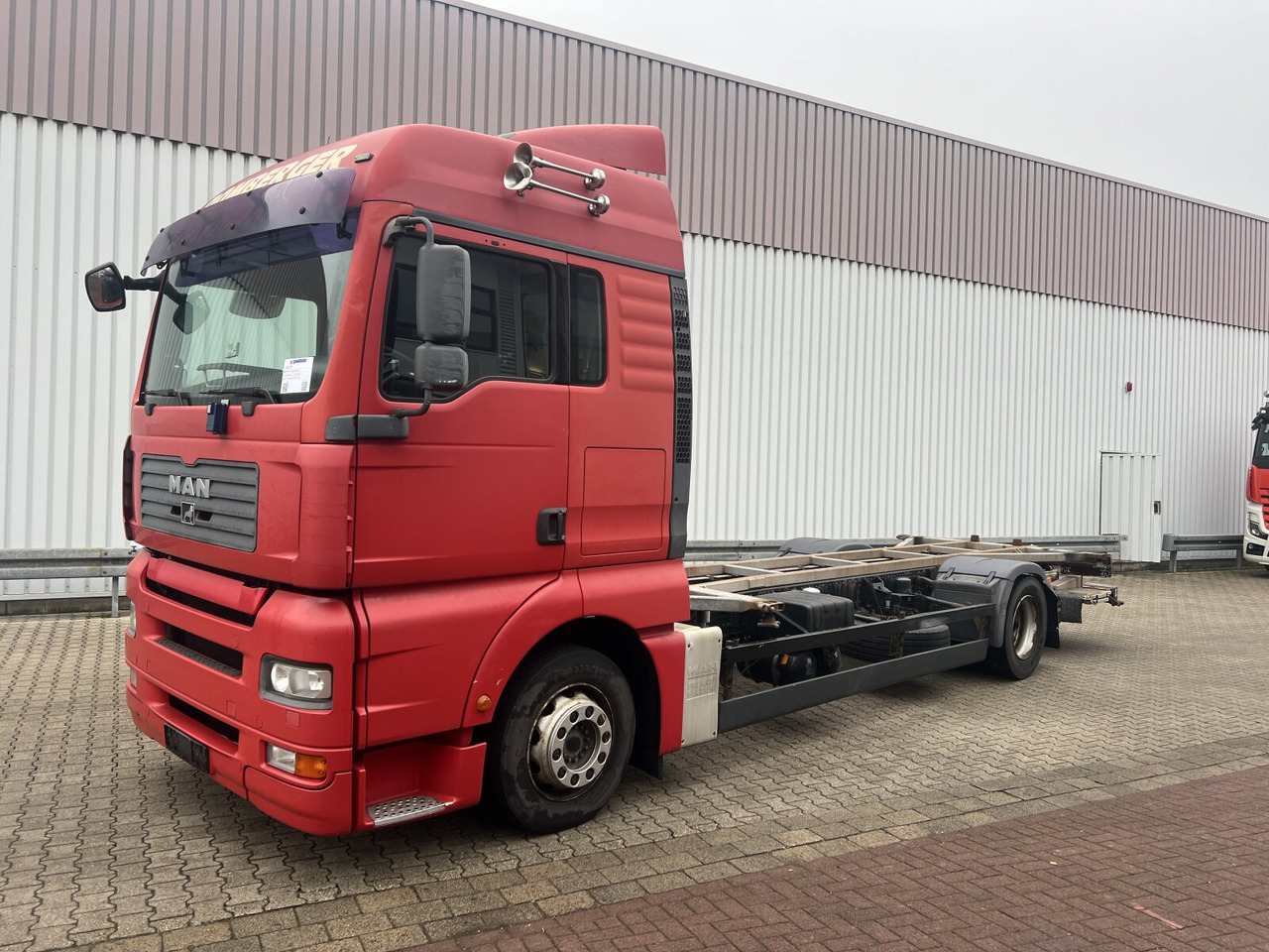 MAN TGA 18.320 4x2 LL TGA 18.320 4x2 LL, LBW faltbar - 卡车:图1 MAN TGA 18.320 4x2 LL TGA 18.320 4x2 LL, LBW faltbar - 卡车:图1