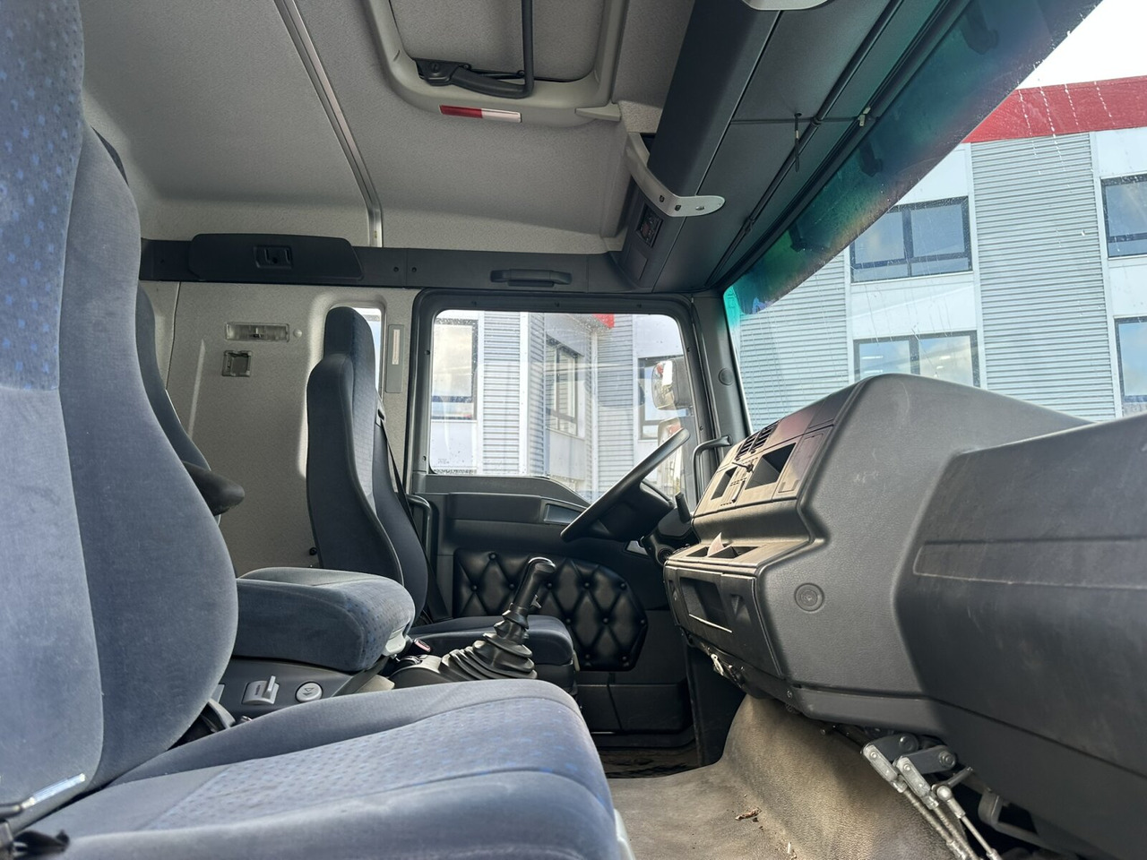 MAN TGA 18.350 4x2 LL TGA 18.350 4x2 LL, Fahrschulausstattung - 卡车:图3 MAN TGA 18.350 4x2 LL TGA 18.350 4x2 LL, Fahrschulausstattung - 卡车:图3