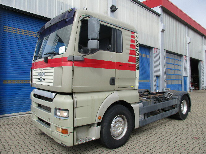 MAN TGA 18.360 4x2 - 驾驶室底盘卡车:图1 MAN TGA 18.360 4x2 - 驾驶室底盘卡车:图1