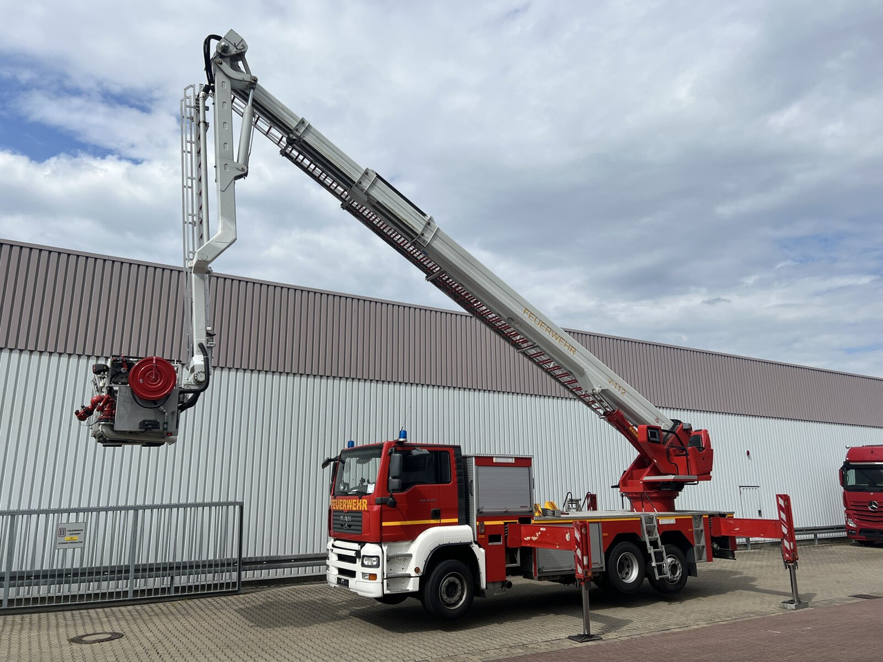 MAN TGA 26.360 6x2-2 LL, Magirus ALP 375 TGA 26.360 6x2-2 LL, Magirus ALP 375 - 救护车:图1 MAN TGA 26.360 6x2-2 LL, Magirus ALP 375 TGA 26.360 6x2-2 LL, Magirus ALP 375 - 救护车:图1