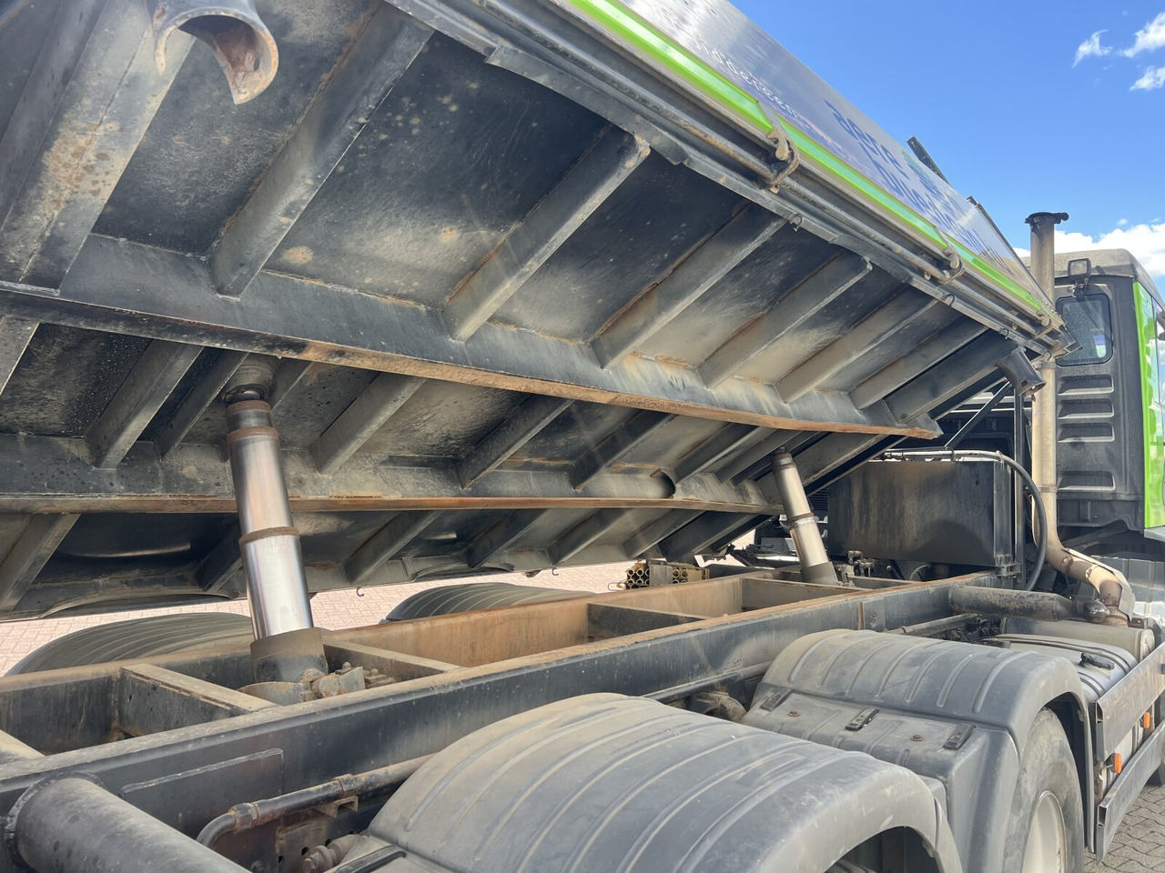 翻斗车, 起重车 MAN TGA 26.363/410 6x4 BB TGA 26.363/410 6x4 BB, 2-S-Alukipper：图11