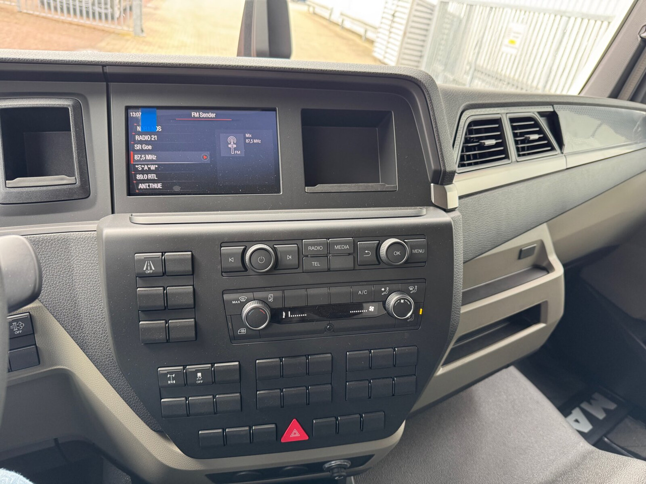 MAN TGL 8.160 4x2 BL CH TGL 8.160 4x2 BL CH, 3x VORHANDEN! - 驾驶室底盘卡车:图5 MAN TGL 8.160 4x2 BL CH TGL 8.160 4x2 BL CH, 3x VORHANDEN! - 驾驶室底盘卡车:图5