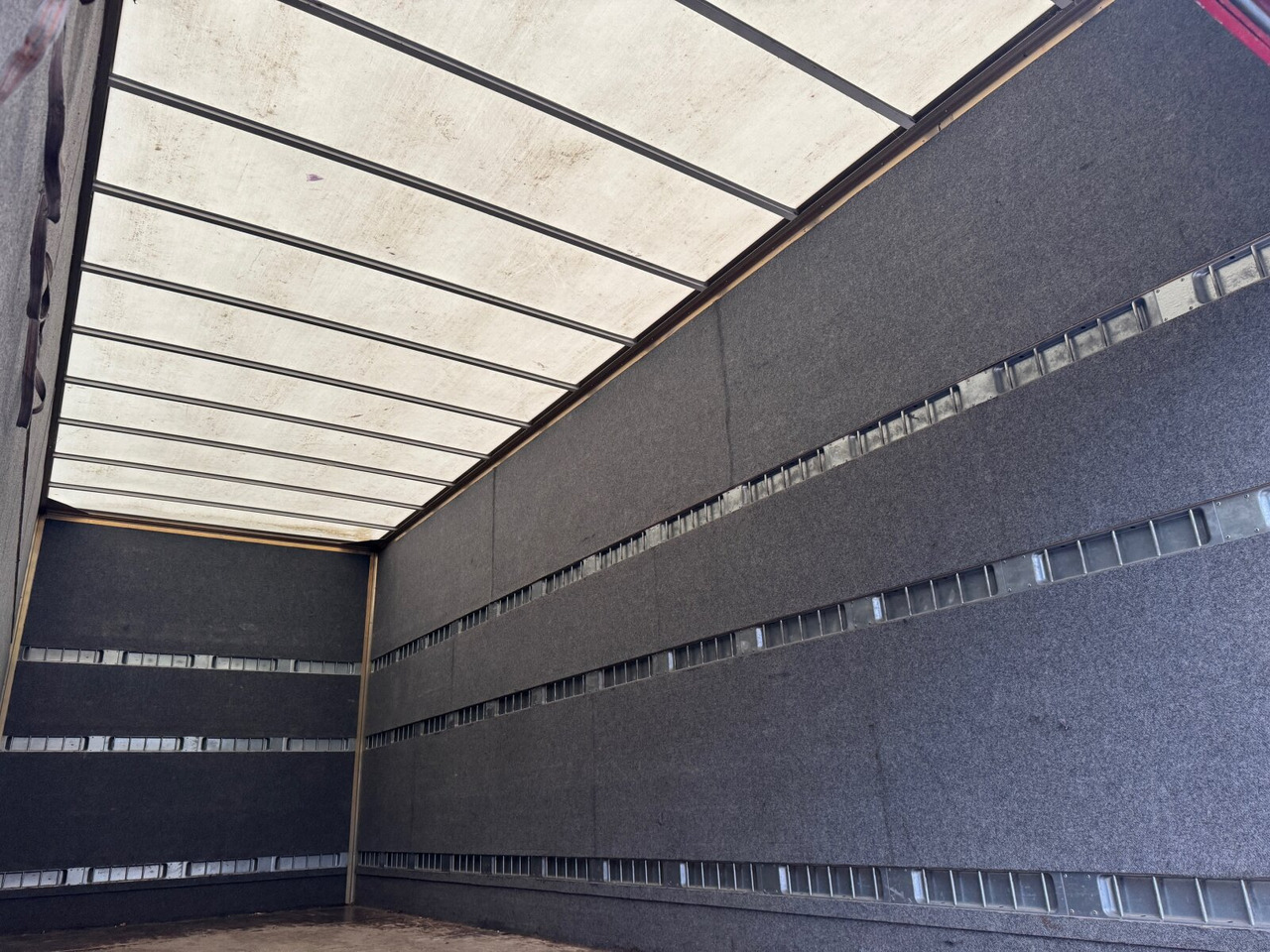 厢式卡车 MAN TGM 15.290 4x2 LL TGM 15.290 4x2 LL, Topsleeper, LBW MBB, Möbelkoffer:图14 厢式卡车 MAN TGM 15.290 4x2 LL TGM 15.290 4x2 LL, Topsleeper, LBW MBB, Möbelkoffer:图14