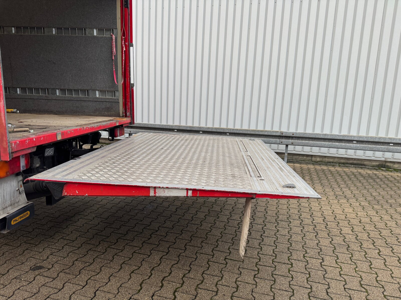 厢式卡车 MAN TGM 15.290 4x2 LL TGM 15.290 4x2 LL, Topsleeper, LBW MBB, Möbelkoffer:图13 厢式卡车 MAN TGM 15.290 4x2 LL TGM 15.290 4x2 LL, Topsleeper, LBW MBB, Möbelkoffer:图13