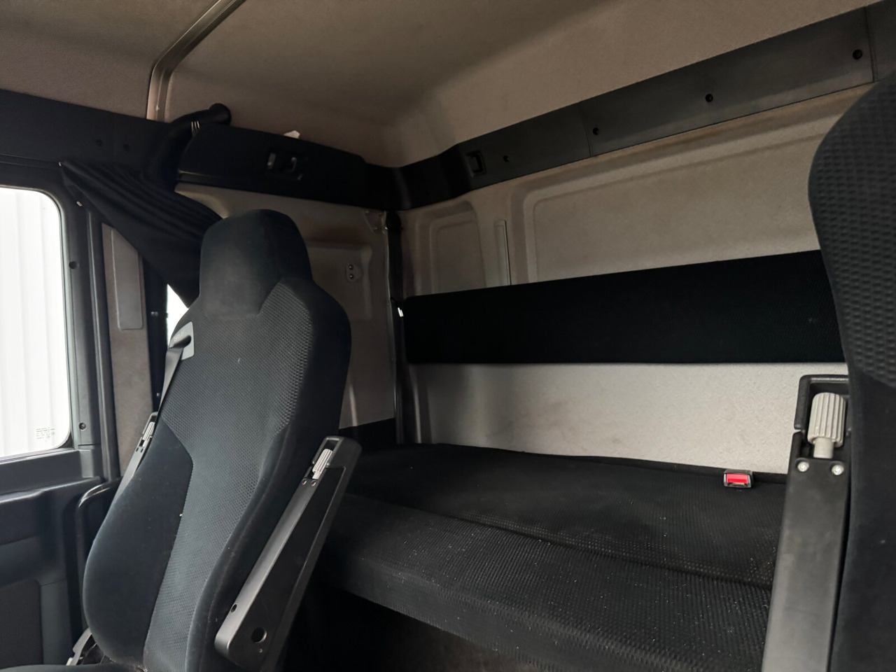 厢式卡车 MAN TGM 15.290 4x2 LL TGM 15.290 4x2 LL, Topsleeper, LBW MBB, Möbelkoffer:图7 厢式卡车 MAN TGM 15.290 4x2 LL TGM 15.290 4x2 LL, Topsleeper, LBW MBB, Möbelkoffer:图7