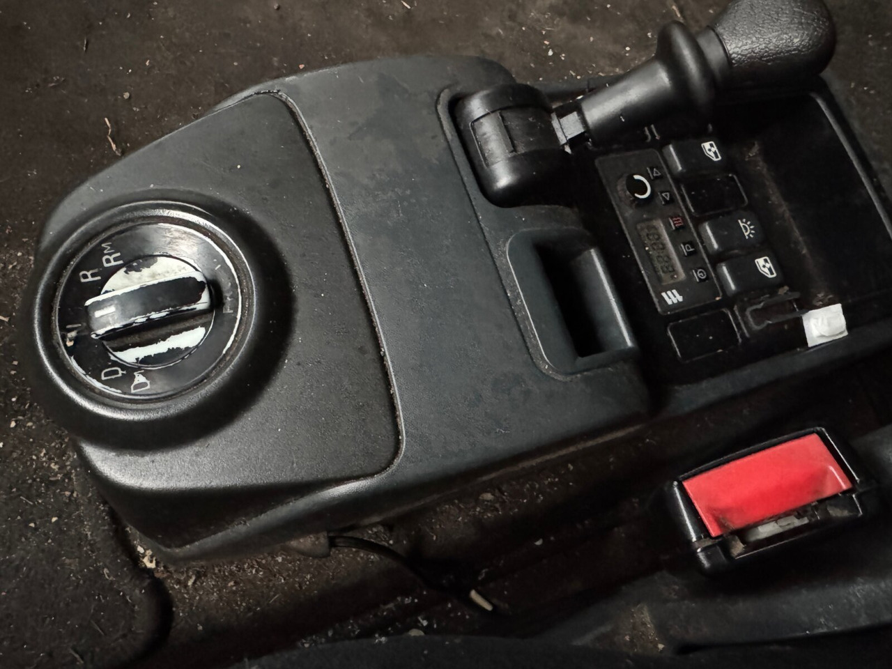 厢式卡车 MAN TGM 15.290 4x2 LL TGM 15.290 4x2 LL, Topsleeper, LBW MBB, Möbelkoffer:图6 厢式卡车 MAN TGM 15.290 4x2 LL TGM 15.290 4x2 LL, Topsleeper, LBW MBB, Möbelkoffer:图6