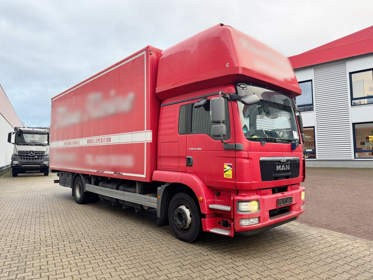 厢式卡车 MAN TGM 15.290 4x2 LL TGM 15.290 4x2 LL, Topsleeper, LBW MBB, Möbelkoffer:图9 厢式卡车 MAN TGM 15.290 4x2 LL TGM 15.290 4x2 LL, Topsleeper, LBW MBB, Möbelkoffer:图9