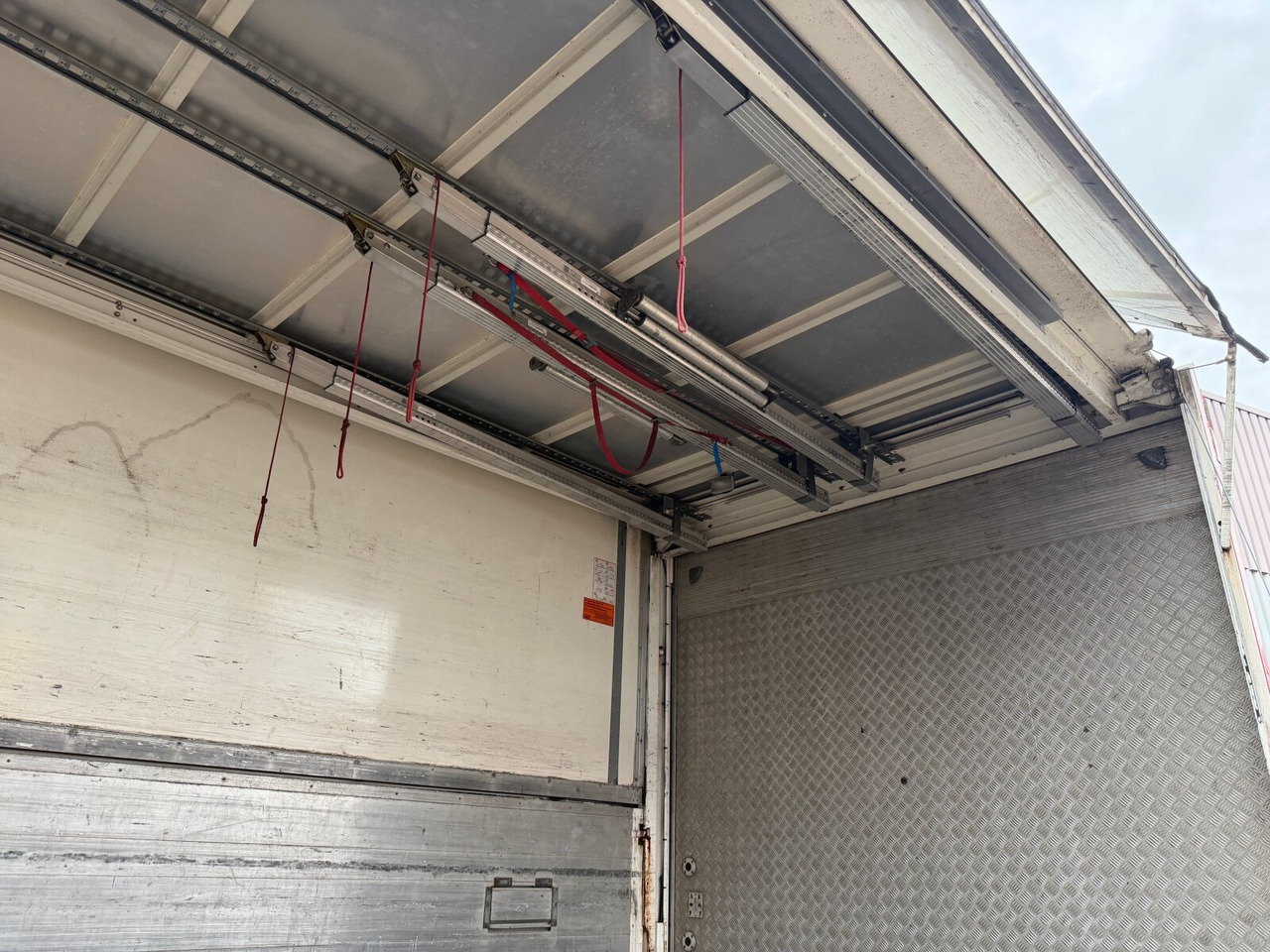 MAN TGM 22.290 6x2-4 LL TGM 22.290 6x2-4 LL, EEV, Lenkachse, 2x AHK, Getränkekoffer, LBW MBB - 厢式卡车:图3 MAN TGM 22.290 6x2-4 LL TGM 22.290 6x2-4 LL, EEV, Lenkachse, 2x AHK, Getränkekoffer, LBW MBB - 厢式卡车:图3