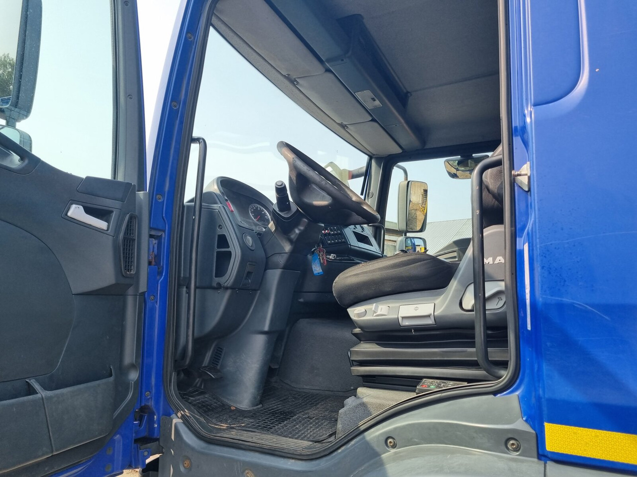 Interior photo 1: 卡车, 起重车 MAN TGM MAN TGM 4x2 Interior photo 1: 卡车, 起重车 MAN TGM MAN TGM 4x2