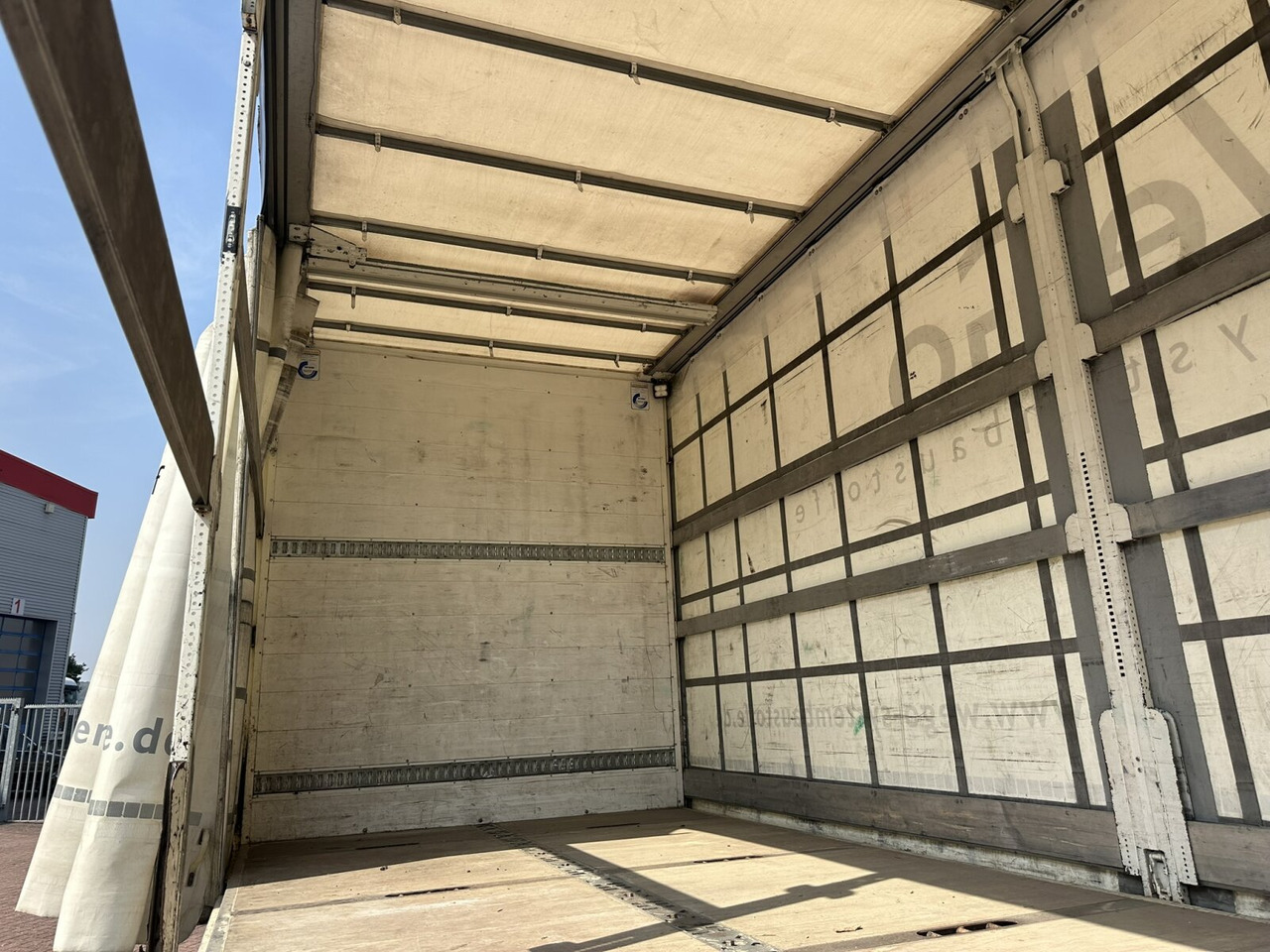 MAN TGS 26.400 6x2-4 LL TGS 26.400 6x2-4 LL, Lenk-/Lift, Edscha, Heckkran Palfinger PK23002-C + Jib PJ060A, Funk - 侧帘卡车, 起重车:图3 MAN TGS 26.400 6x2-4 LL TGS 26.400 6x2-4 LL, Lenk-/Lift, Edscha, Heckkran Palfinger PK23002-C + Jib PJ060A, Funk - 侧帘卡车, 起重车:图3