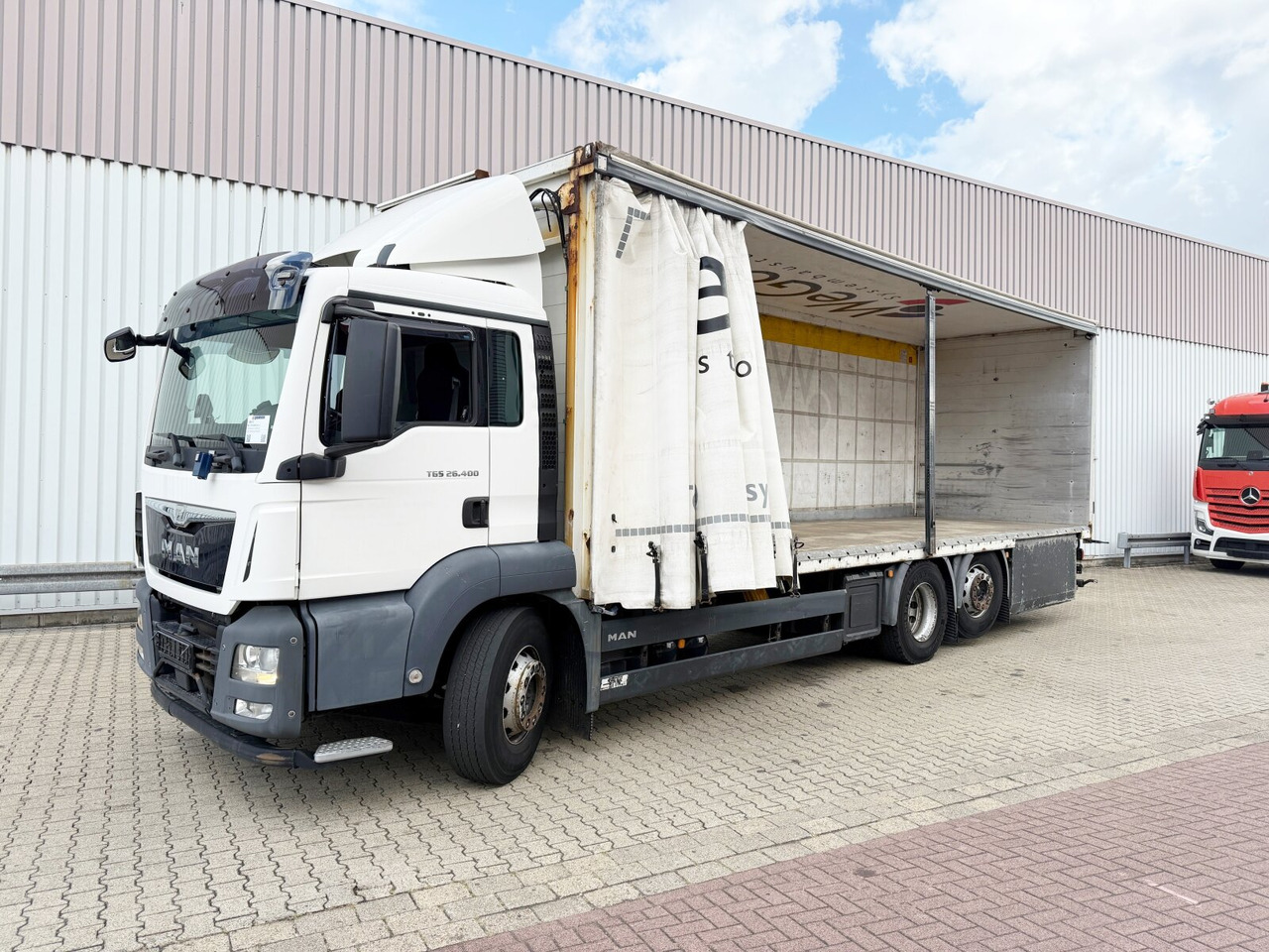 MAN TGS 26.400 6x2-4 LL TGS 26.400 6x2-4 LL, Lenk-/Lift, Hubdach - 栏板式/ 平板卡车, 起重车:图1 MAN TGS 26.400 6x2-4 LL TGS 26.400 6x2-4 LL, Lenk-/Lift, Hubdach - 栏板式/ 平板卡车, 起重车:图1