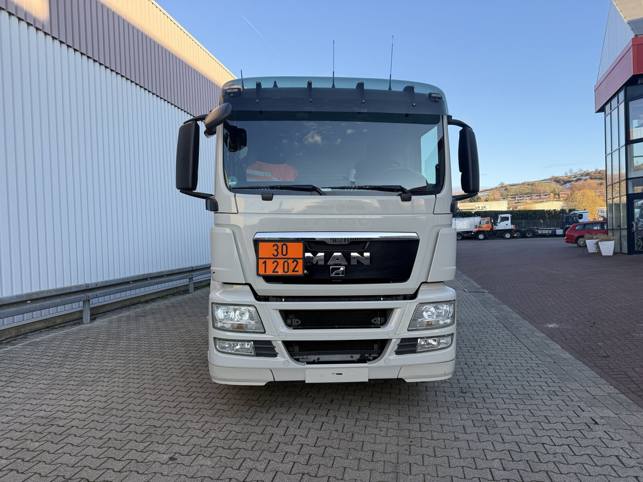 MAN TGS 26.440 6x2-4 BL TGS 26.440 6x2-4 BL, Lenk-/Liftachse, ADR, Esterer Tank ca. 20.340l, 3 Kammern 租赁 MAN TGS 26.440 6x2-4 BL TGS 26.440 6x2-4 BL, Lenk-/Liftachse, ADR, Esterer Tank ca. 20.340l, 3 Kammern：图12