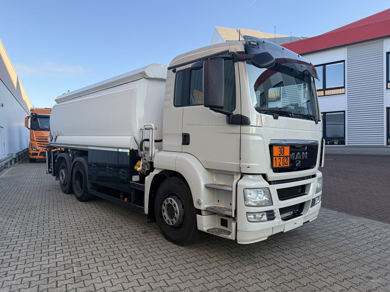 MAN TGS 26.440 6x2-4 BL TGS 26.440 6x2-4 BL, Lenk-/Liftachse, ADR, Esterer Tank ca. 20.340l, 3 Kammern 租赁 MAN TGS 26.440 6x2-4 BL TGS 26.440 6x2-4 BL, Lenk-/Liftachse, ADR, Esterer Tank ca. 20.340l, 3 Kammern：图8