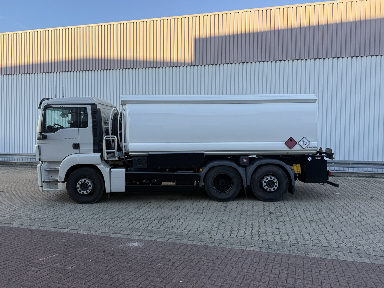 MAN TGS 26.440 6x2-4 BL TGS 26.440 6x2-4 BL, Lenk-/Liftachse, ADR, Esterer Tank ca. 20.340l, 3 Kammern 租赁 MAN TGS 26.440 6x2-4 BL TGS 26.440 6x2-4 BL, Lenk-/Liftachse, ADR, Esterer Tank ca. 20.340l, 3 Kammern：图13