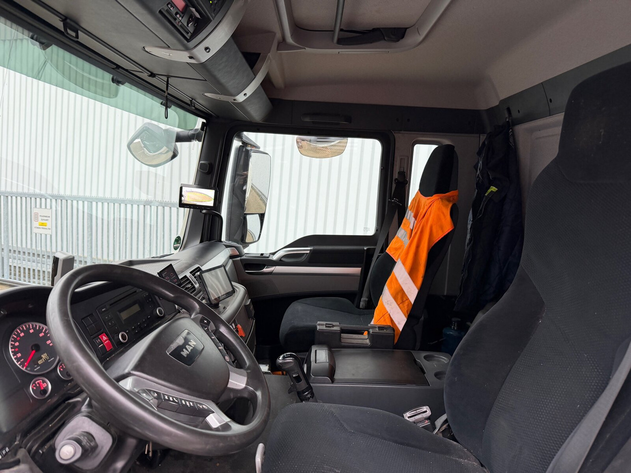 MAN TGS 26.440 6x2-4 BL TGS 26.440 6x2-4 BL, Lenk-/Liftachse, ADR, Esterer Tank ca. 20.340l, 3 Kammern - 罐车:图4 MAN TGS 26.440 6x2-4 BL TGS 26.440 6x2-4 BL, Lenk-/Liftachse, ADR, Esterer Tank ca. 20.340l, 3 Kammern - 罐车:图4