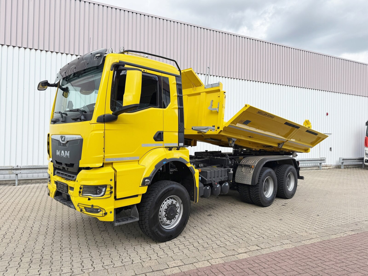 MAN TGS 26.470 6x6 BB TGS 26.470 6x6 BB, Hohe Bauart, Navi, Motorabtrieb, Bordmatik - 翻斗车:图1 MAN TGS 26.470 6x6 BB TGS 26.470 6x6 BB, Hohe Bauart, Navi, Motorabtrieb, Bordmatik - 翻斗车:图1