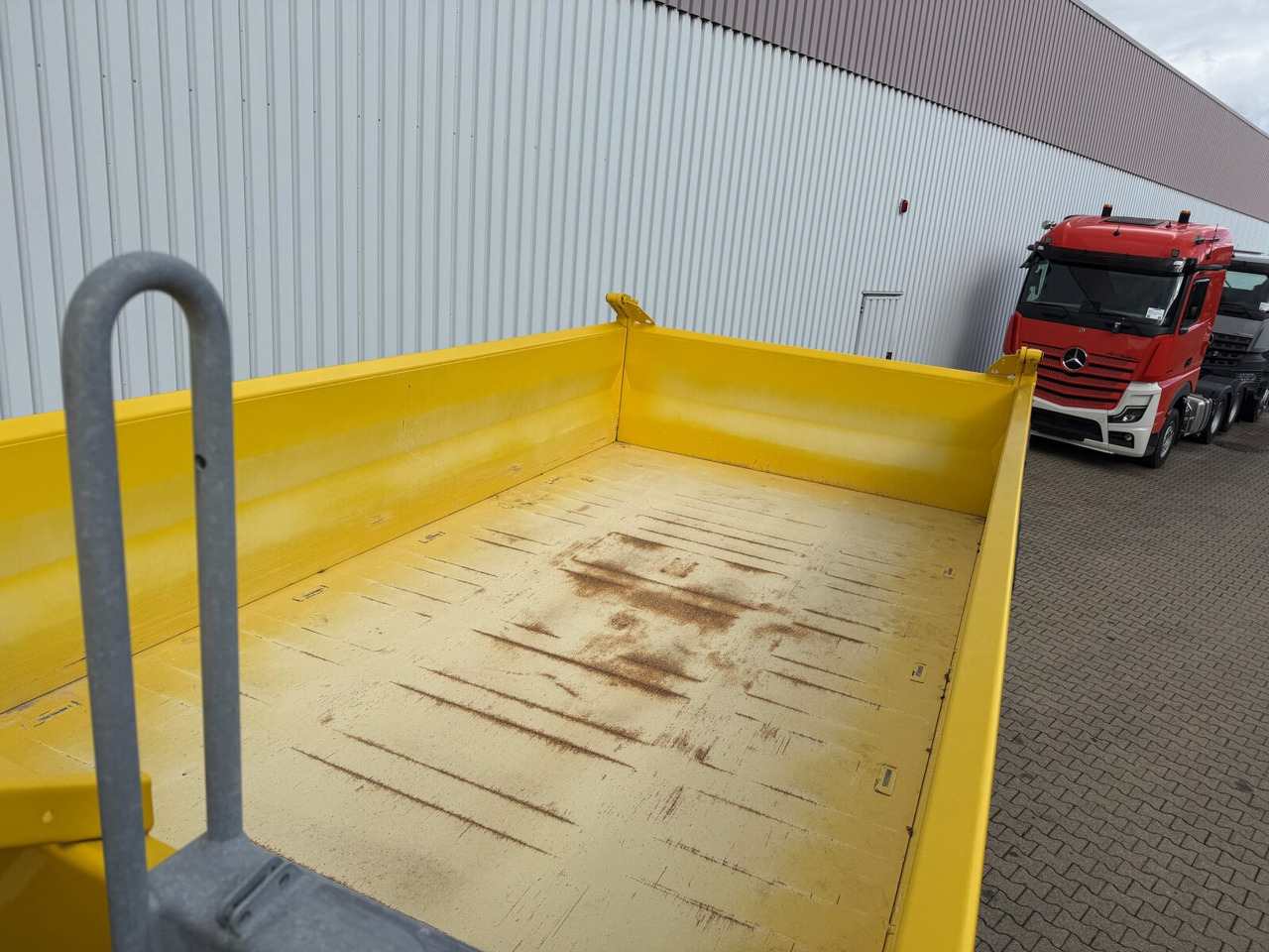 MAN TGS 26.470 6x6 BB TGS 26.470 6x6 BB, Hohe Bauart, Navi, Motorabtrieb, Bordmatik - 翻斗车:图2 MAN TGS 26.470 6x6 BB TGS 26.470 6x6 BB, Hohe Bauart, Navi, Motorabtrieb, Bordmatik - 翻斗车:图2