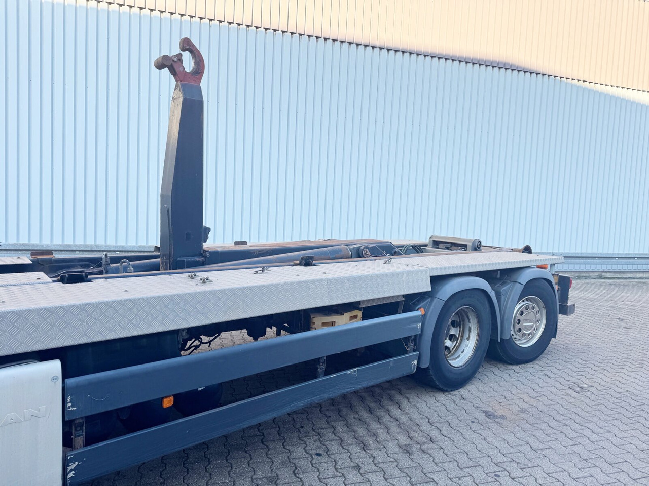 吊钩升降车 MAN TGS 26.480 6x2-4 BL TGS 26.480 6x2-4 BL, Lenk-Liftachse, VDL Abrollkipper bis 7m Container：图13