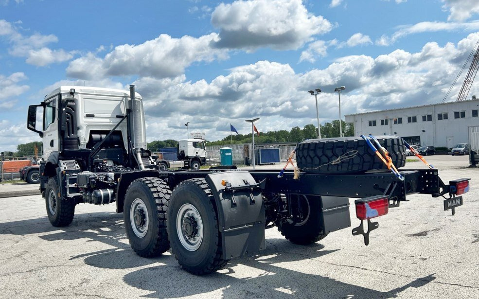 MAN TGS 33.440 6x6 BB CH TGS 33.440 6x6 BB CH, Euro2, Einzelbereifung - 驾驶室底盘卡车:图4 MAN TGS 33.440 6x6 BB CH TGS 33.440 6x6 BB CH, Euro2, Einzelbereifung - 驾驶室底盘卡车:图4