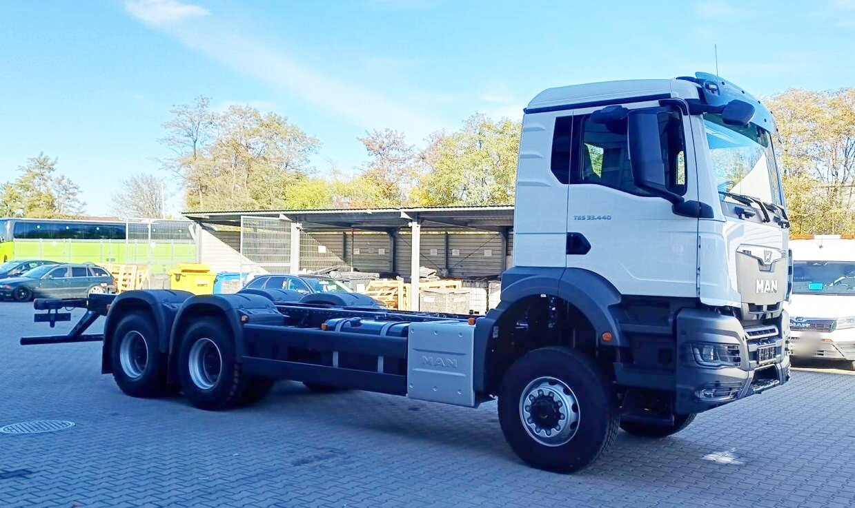 MAN TGS 33.440 6x6 BB CH TGS 33.440 6x6 BB CH, Hohe Bauart, Nebenantrieb - 驾驶室底盘卡车:图1 MAN TGS 33.440 6x6 BB CH TGS 33.440 6x6 BB CH, Hohe Bauart, Nebenantrieb - 驾驶室底盘卡车:图1