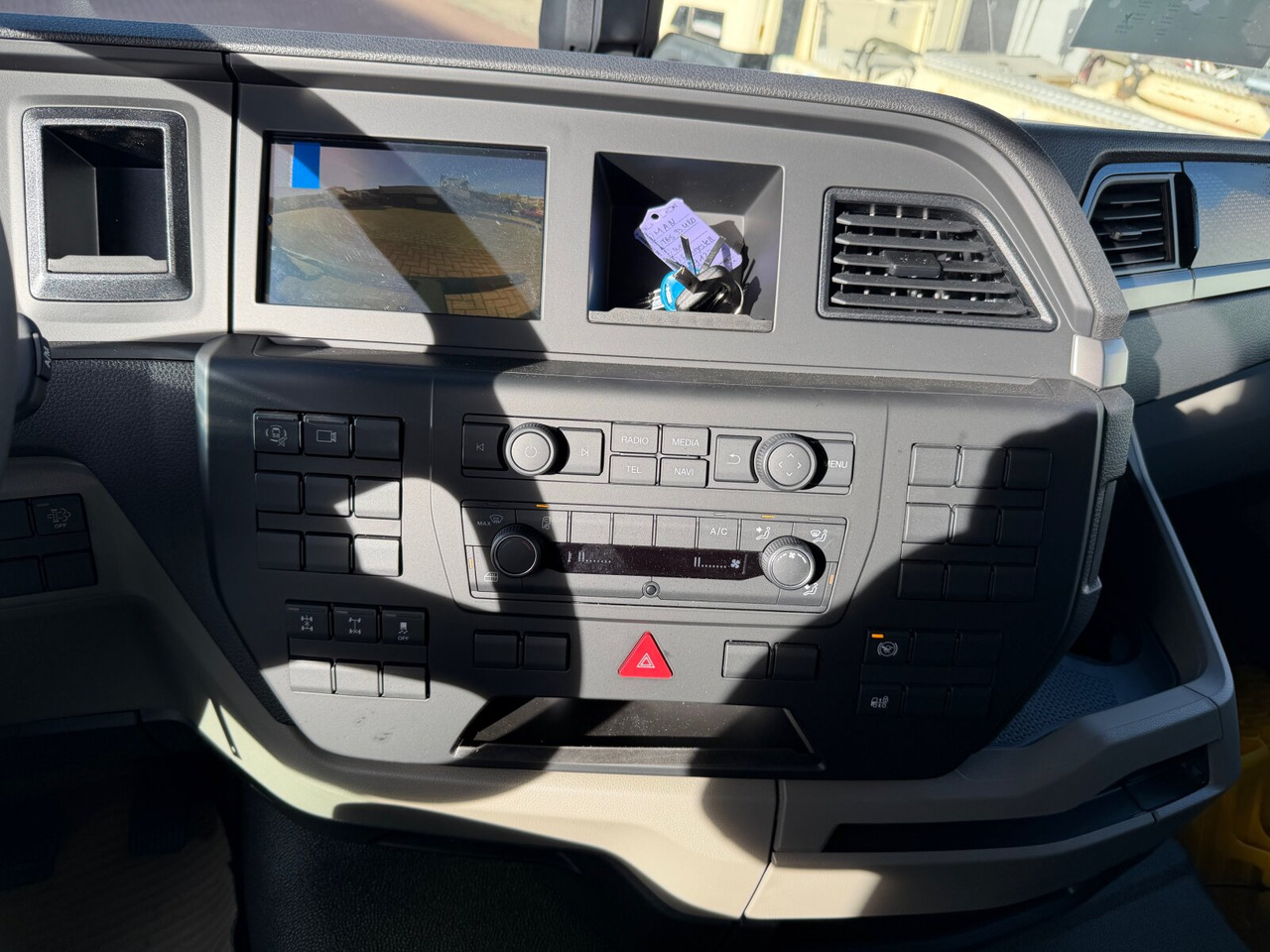 MAN TGS 33.480 6x4 BL CH TGS 33.480 6x4 BL CH - 吊钩升降车:图5 MAN TGS 33.480 6x4 BL CH TGS 33.480 6x4 BL CH - 吊钩升降车:图5