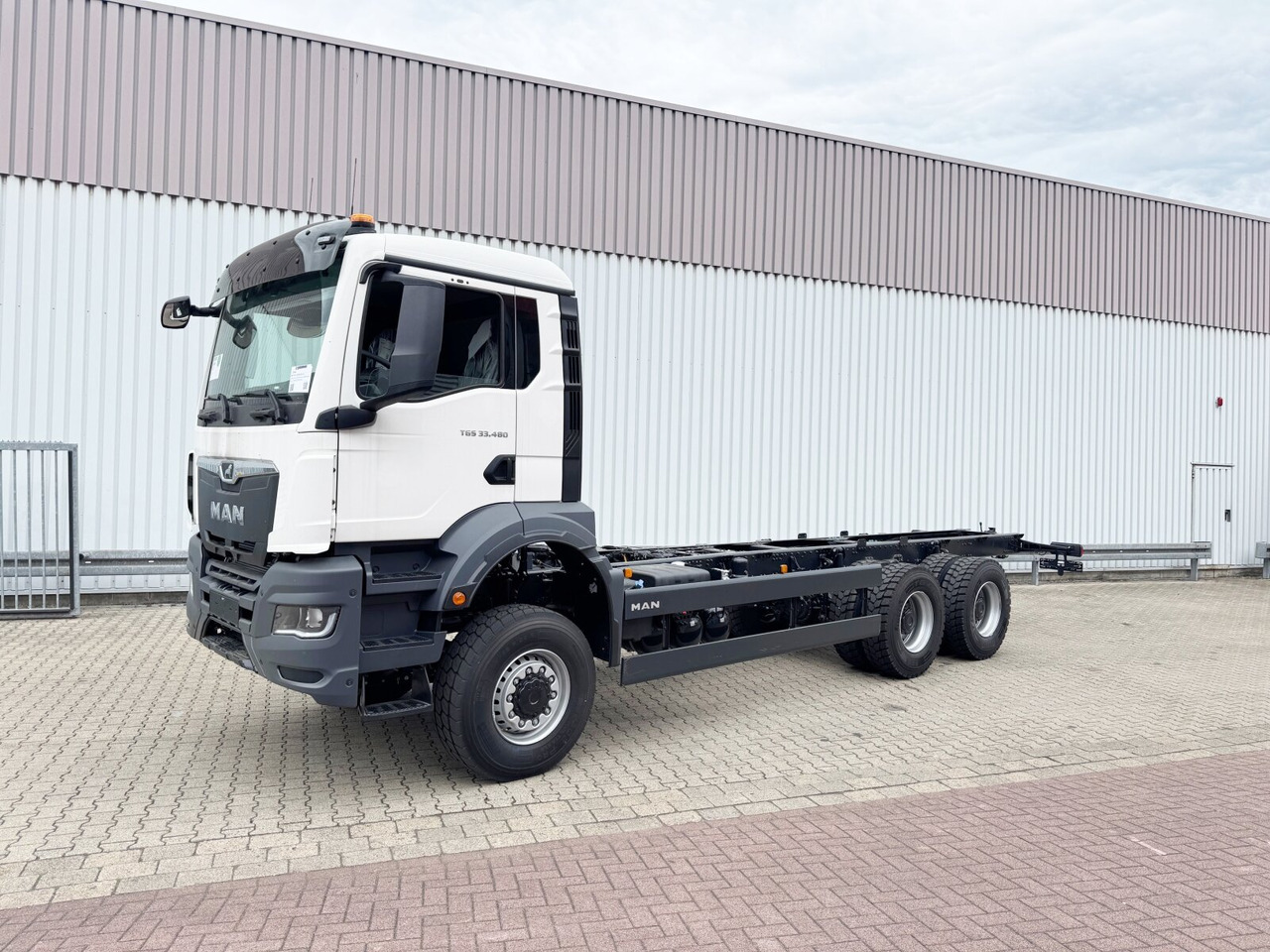 MAN TGS 33.480 6x6 BB CH TGS 33.480 6x6 BB CH, Hohe Bauart, Nebenantrieb - 驾驶室底盘卡车:图1 MAN TGS 33.480 6x6 BB CH TGS 33.480 6x6 BB CH, Hohe Bauart, Nebenantrieb - 驾驶室底盘卡车:图1