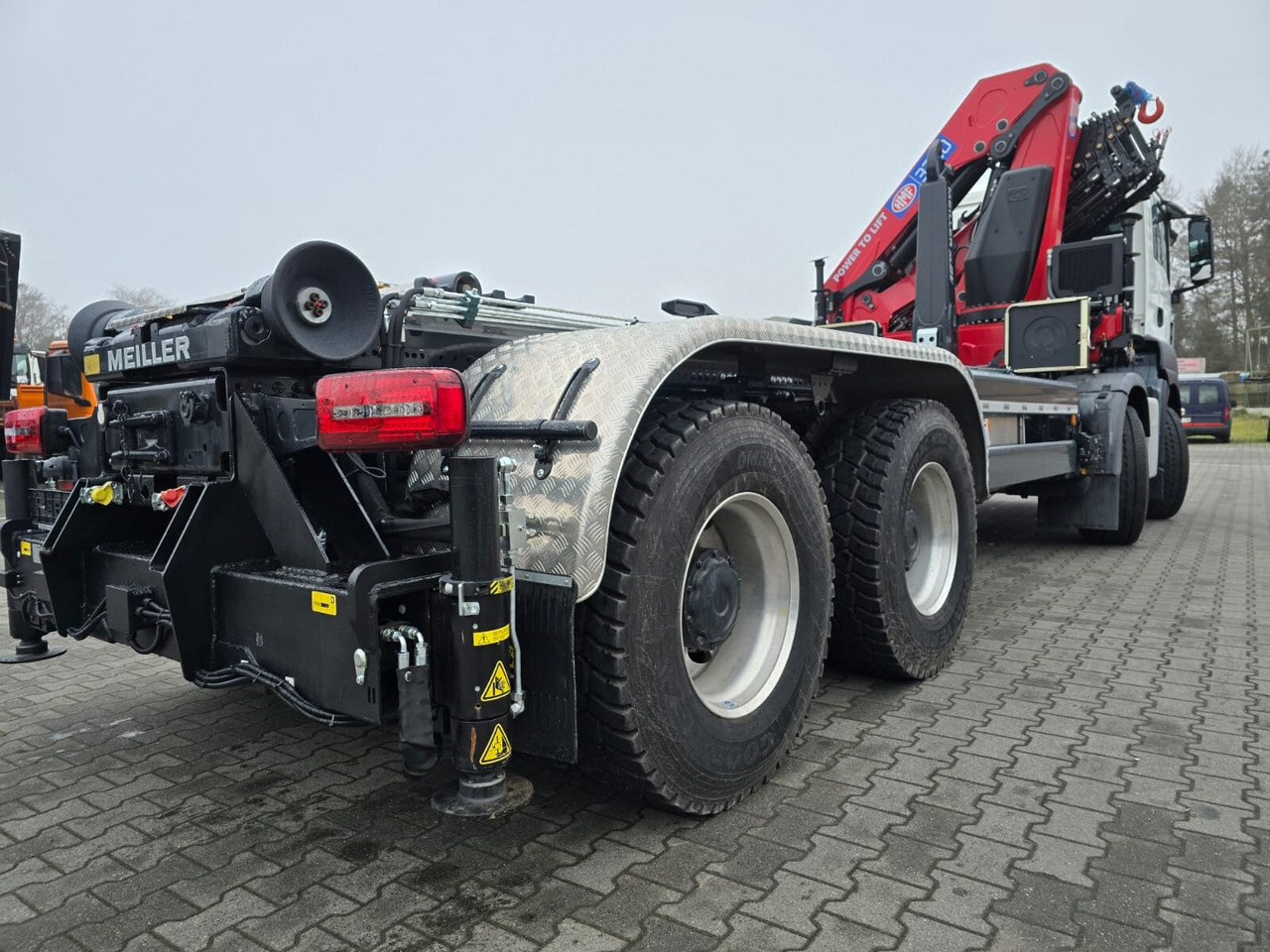 MAN TGS 35.480 8X4 BL TGS 35.480 8X4 BL, Intarder, Kran HMF 3220-K6, 4-fach Abstützung, Funk - 吊钩升降车, 起重车:图2 MAN TGS 35.480 8X4 BL TGS 35.480 8X4 BL, Intarder, Kran HMF 3220-K6, 4-fach Abstützung, Funk - 吊钩升降车, 起重车:图2
