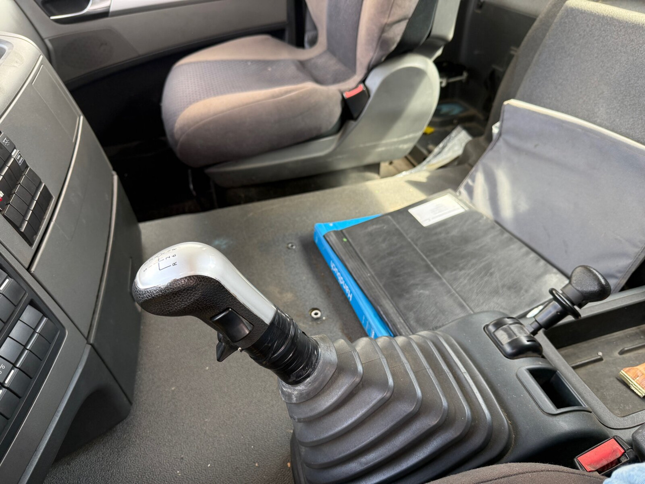 MAN TGS 35.480 8x4 BL TGS 35.480 8x4 BL, PriTarder, Navi - 吊钩升降车:图5 MAN TGS 35.480 8x4 BL TGS 35.480 8x4 BL, PriTarder, Navi - 吊钩升降车:图5