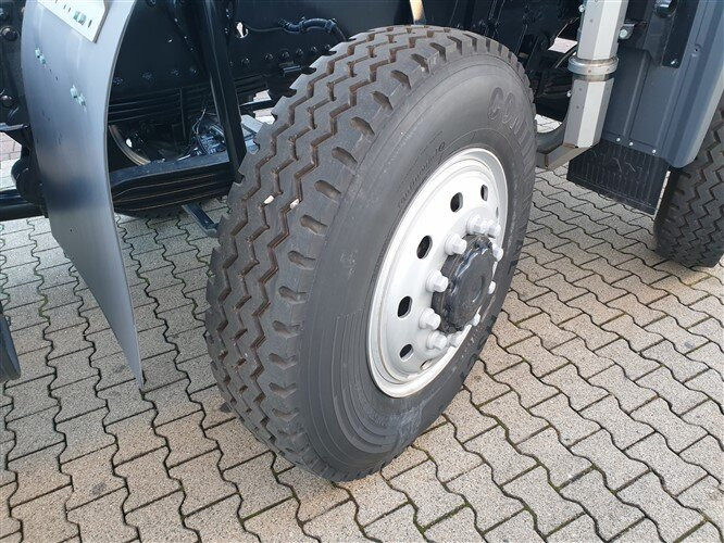 MAN TGS 41.480 8X6 BB TGS 41.480 8X6 BB, ca. 25.000l mit Separatpumpe - 罐车:图5 MAN TGS 41.480 8X6 BB TGS 41.480 8X6 BB, ca. 25.000l mit Separatpumpe - 罐车:图5
