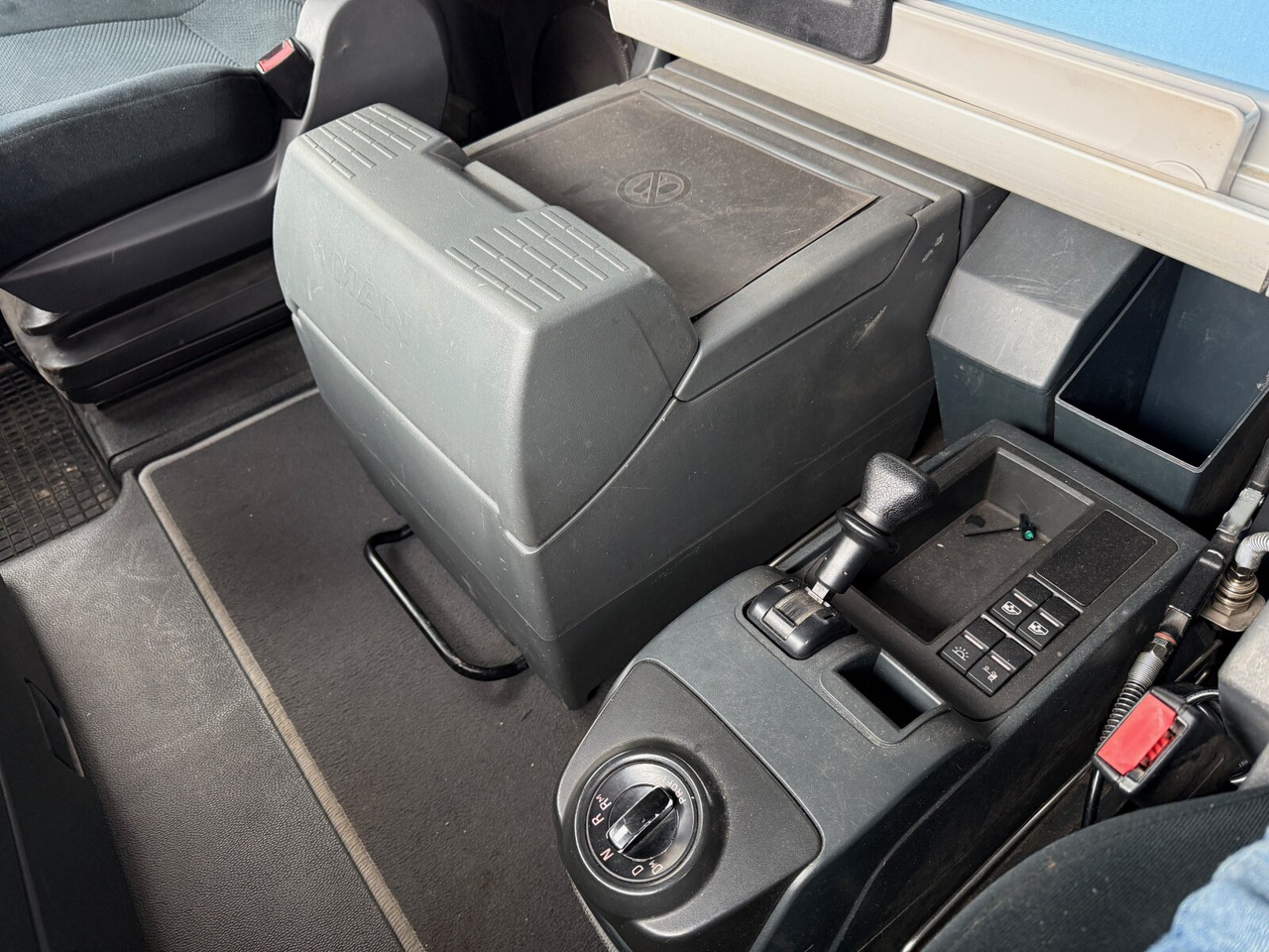 MAN TGX 26.480 6x4 BLS TGX 26.480 6x4 BLS, Retarder, XLX, Standklima, Hydraulik, zGG 90t - 牵引车:图4 MAN TGX 26.480 6x4 BLS TGX 26.480 6x4 BLS, Retarder, XLX, Standklima, Hydraulik, zGG 90t - 牵引车:图4