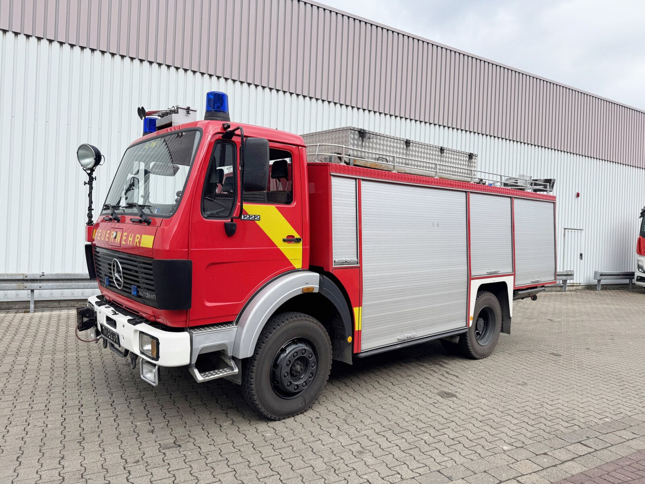 Mercedes-Benz 1222 AF 4x4 Rüstwagen RW 2 1222 AF 4x4, Rüstwagen RW 2, Seilwinde - 救护车:图1 Mercedes-Benz 1222 AF 4x4 Rüstwagen RW 2 1222 AF 4x4, Rüstwagen RW 2, Seilwinde - 救护车:图1