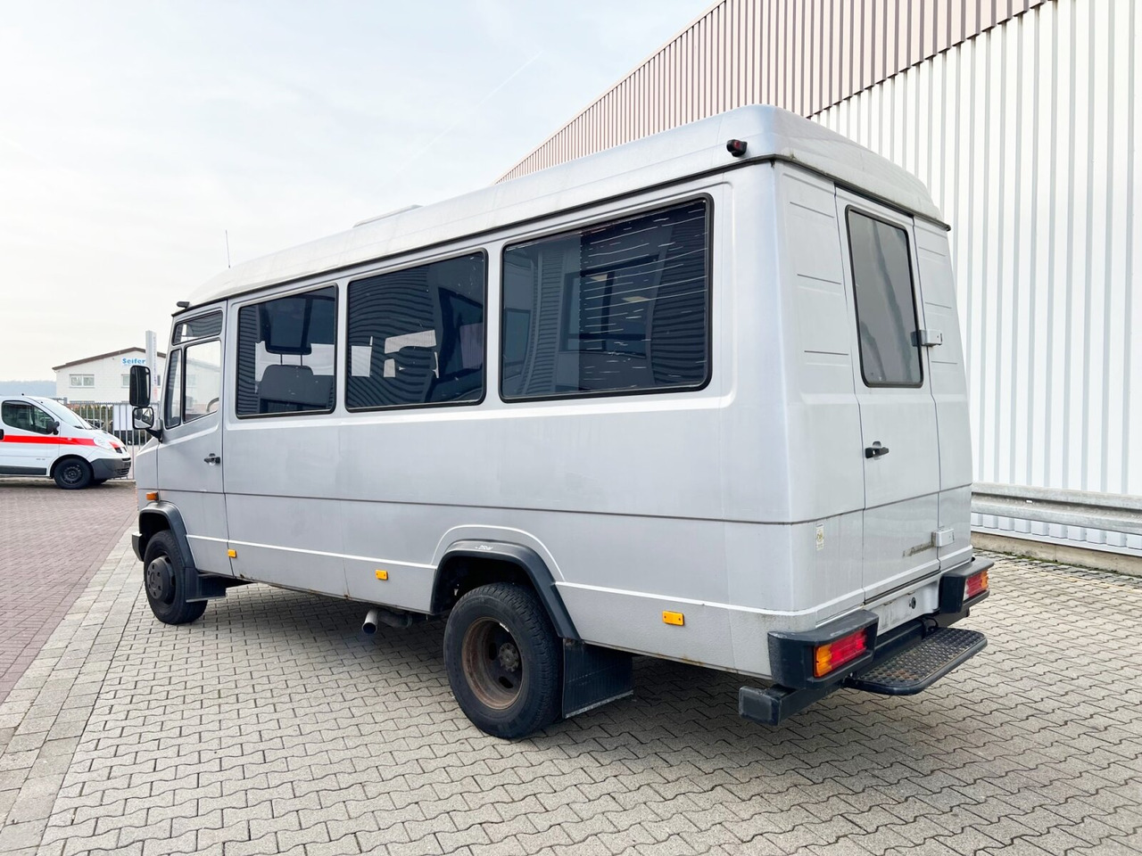 Mercedes-Benz 711 D-KA 4x2 711 D-KA 4x2, Standklima, 11-Sitze, 2 x on stock 租赁 Mercedes-Benz 711 D-KA 4x2 711 D-KA 4x2, Standklima, 11-Sitze, 2 x on stock：图13
