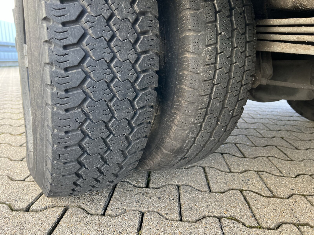 Mercedes-Benz 711 D-KA 4x2 711 D-KA 4x2, Standklima, 11-Sitze, 2 x on stock - 小型巴士, 小型客车:图3 Mercedes-Benz 711 D-KA 4x2 711 D-KA 4x2, Standklima, 11-Sitze, 2 x on stock - 小型巴士, 小型客车:图3