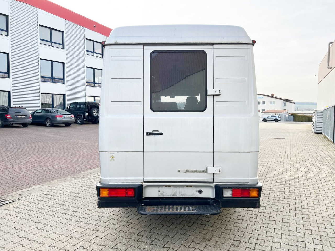 Mercedes-Benz 711 D-KA 4x2 711 D-KA 4x2, Standklima, 11-Sitze, 2 x on stock 租赁 Mercedes-Benz 711 D-KA 4x2 711 D-KA 4x2, Standklima, 11-Sitze, 2 x on stock：图12
