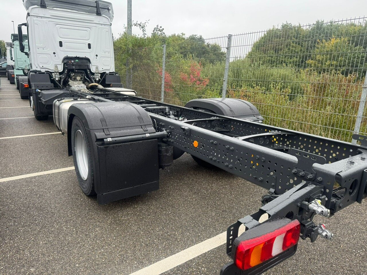 Mercedes-Benz Actros 1827/30 L 4x2 Actros 1827/30 L 4x2, Gardine, LBW - 栏板式/ 平板卡车:图3 Mercedes-Benz Actros 1827/30 L 4x2 Actros 1827/30 L 4x2, Gardine, LBW - 栏板式/ 平板卡车:图3