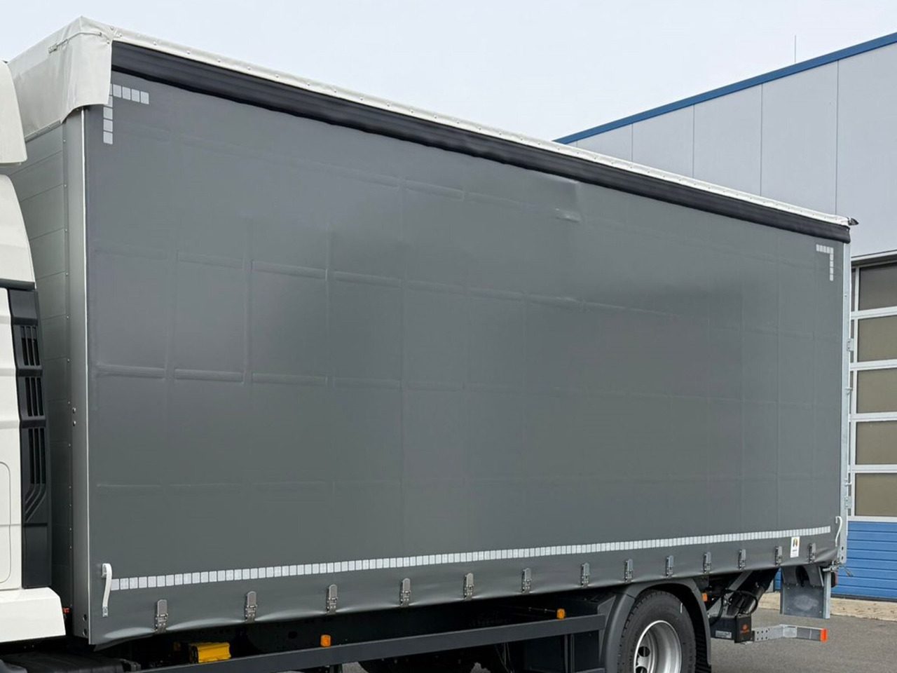 Mercedes-Benz Actros 1827/30 L 4x2 Actros 1827/30 L 4x2, Gardine, LBW - 栏板式/ 平板卡车:图4 Mercedes-Benz Actros 1827/30 L 4x2 Actros 1827/30 L 4x2, Gardine, LBW - 栏板式/ 平板卡车:图4