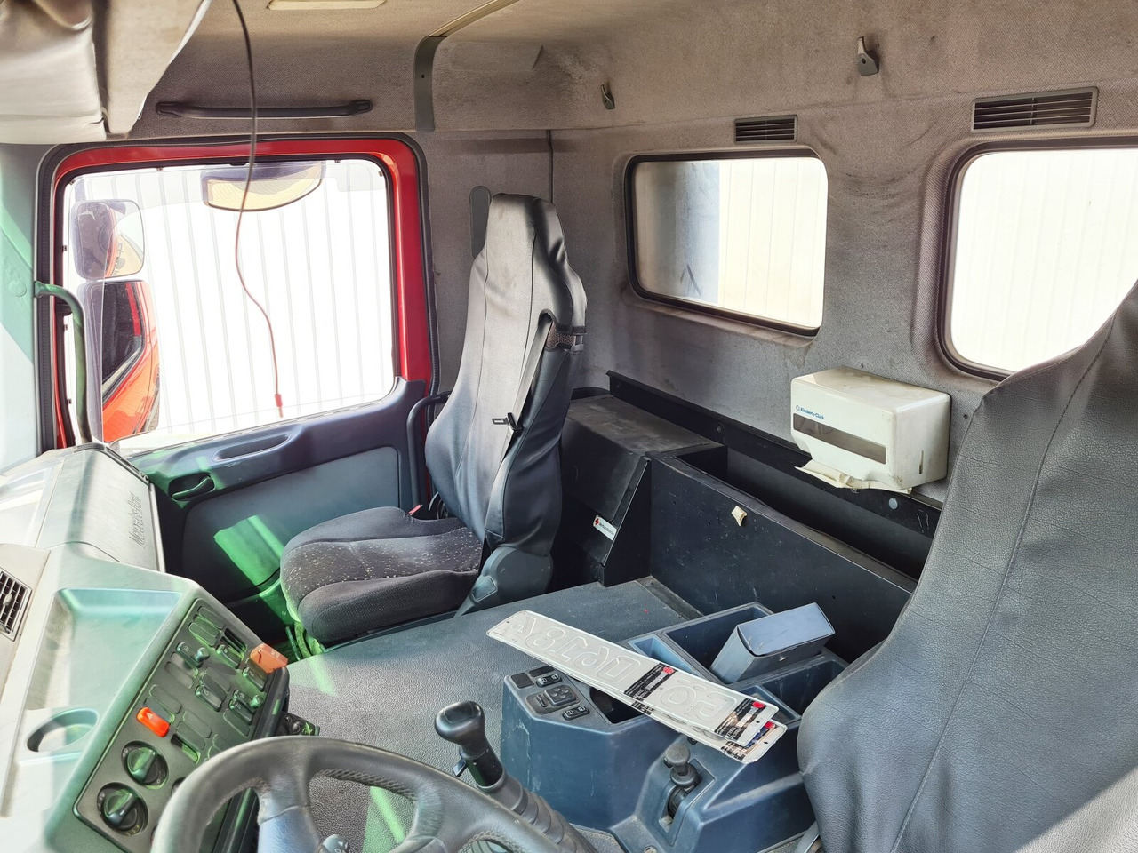 Mercedes-Benz Actros 1835 K 4x2 Actros 1835 K 4x2 - 驾驶室底盘卡车:图4 Mercedes-Benz Actros 1835 K 4x2 Actros 1835 K 4x2 - 驾驶室底盘卡车:图4