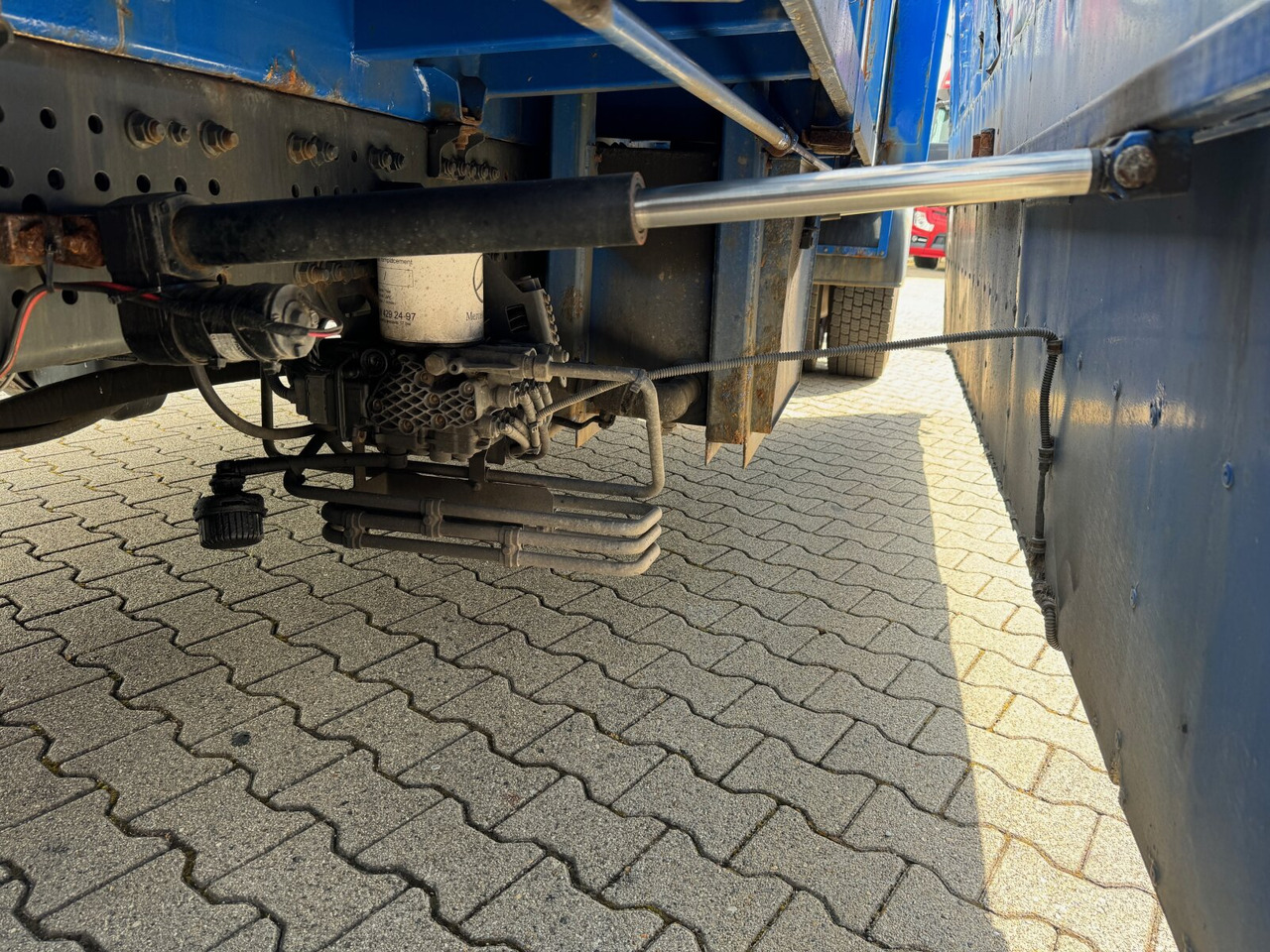 Mercedes-Benz Actros 1836 L 4x2 Actros 1836 L 4x2, Glastransporter, Heckkran Palfinger Pk 12002-EH, Funk - 起重车:图2 Mercedes-Benz Actros 1836 L 4x2 Actros 1836 L 4x2, Glastransporter, Heckkran Palfinger Pk 12002-EH, Funk - 起重车:图2