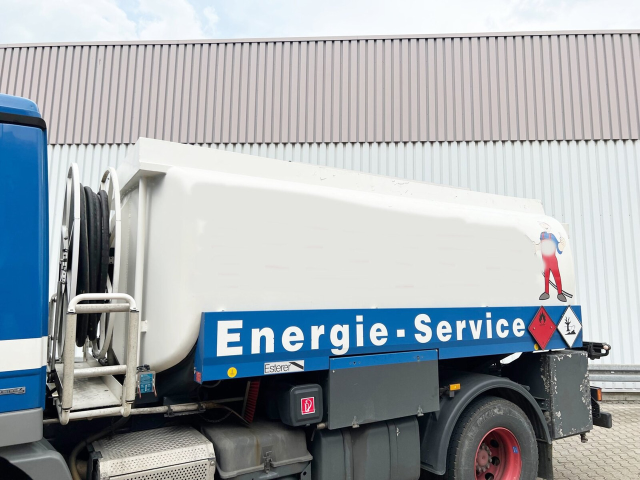 Mercedes-Benz Actros 1841 L 4x2 Actros 1841 L 4x2, Esterer-Tankaufbau, 3 Kammern, 14.000l, ADR - 罐车:图5 Mercedes-Benz Actros 1841 L 4x2 Actros 1841 L 4x2, Esterer-Tankaufbau, 3 Kammern, 14.000l, ADR - 罐车:图5