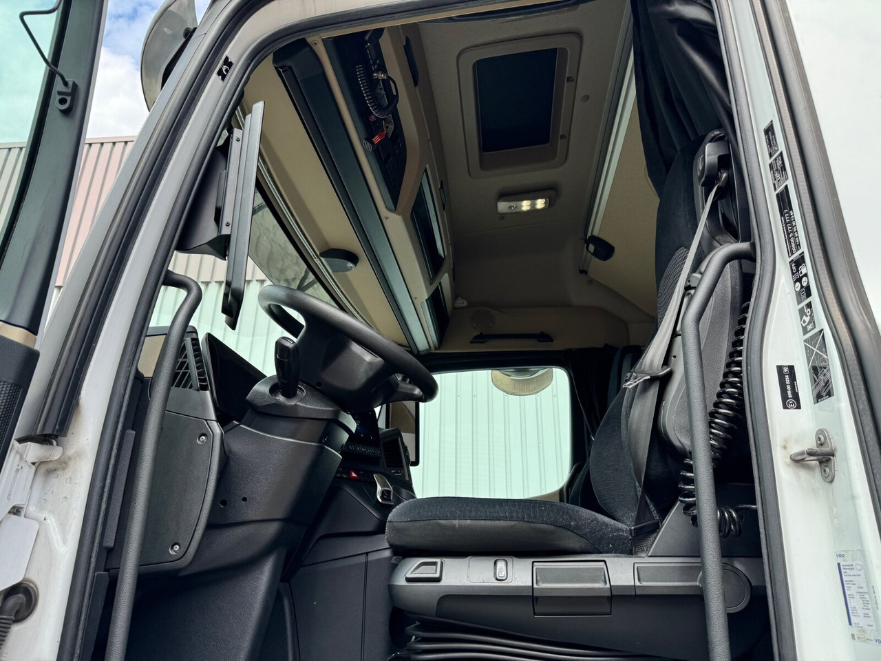 Interior photo 1: 牵引车 Mercedes-Benz Actros 1848 LS 4x2 Actros 1848 LS 4x2, Vollumer ,Retarder
