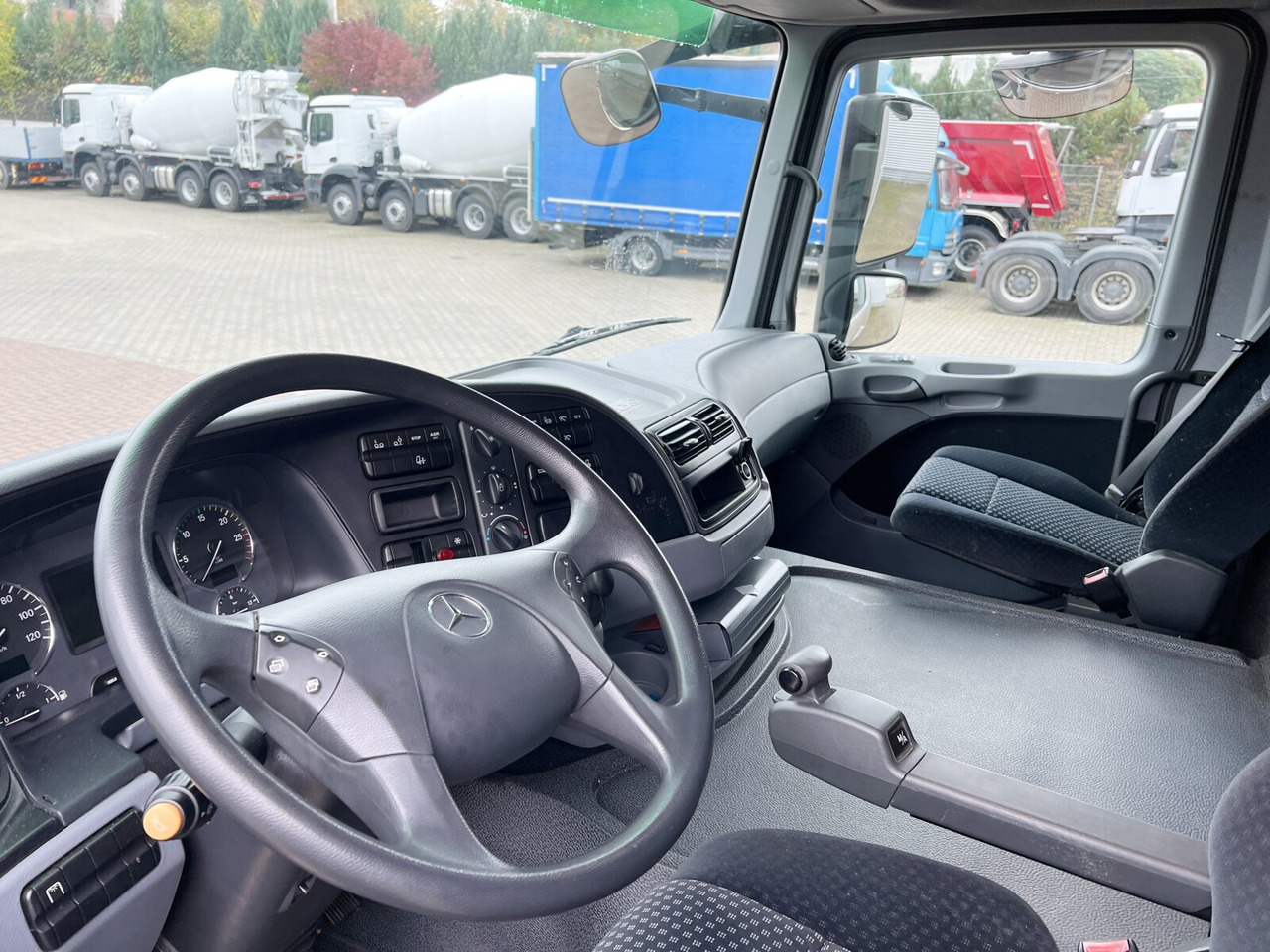 Mercedes-Benz Actros 2532 L 6x2 Actros 2532 L 6x2, Liftachse, LBW Dhollandia - 厢式卡车:图2 Mercedes-Benz Actros 2532 L 6x2 Actros 2532 L 6x2, Liftachse, LBW Dhollandia - 厢式卡车:图2