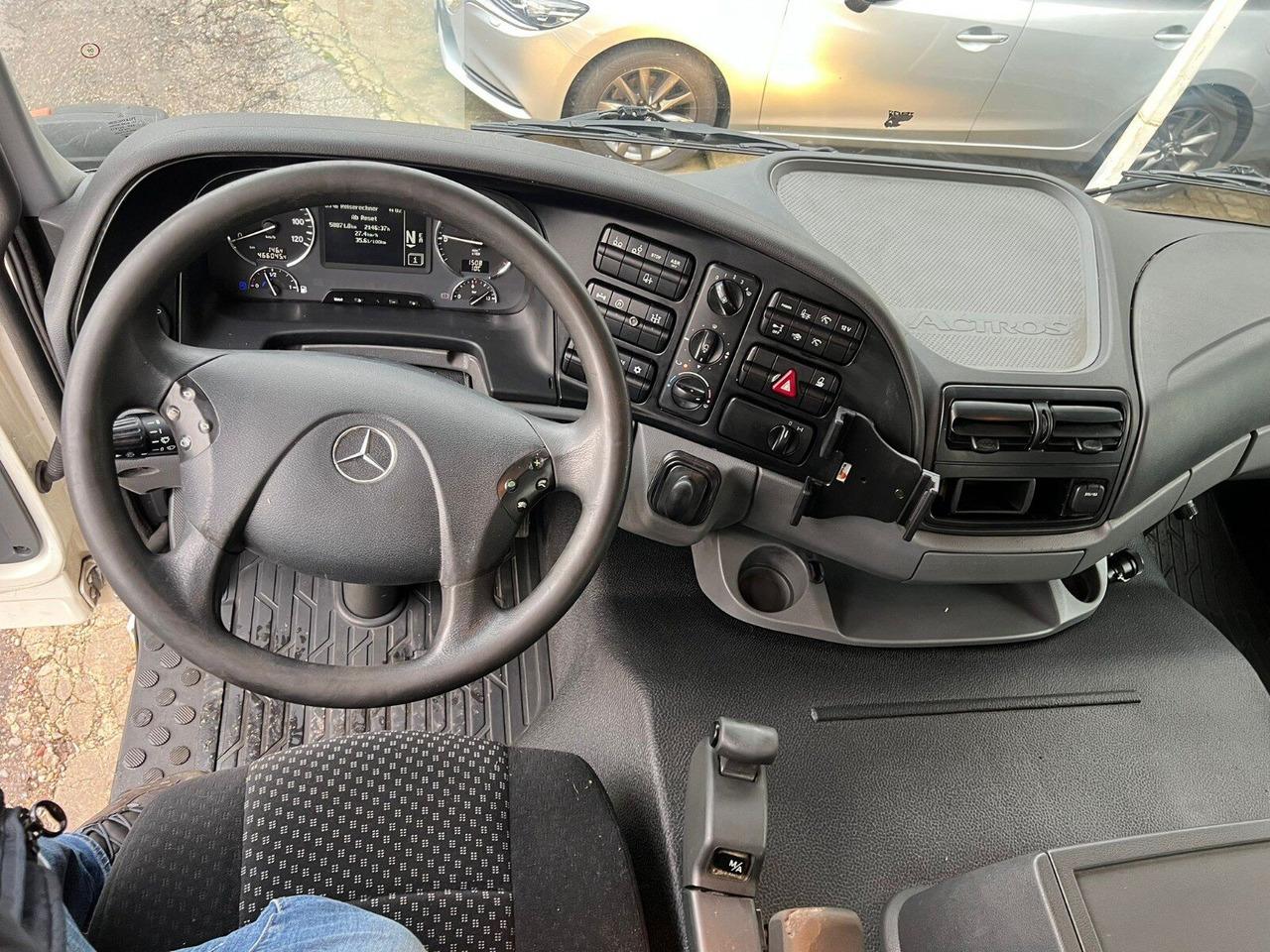 Mercedes-Benz Actros 2541 L 6x2 Actros 2541 L 6x2, Müller Saug-/Spülwagen ca. 12m³, Widi-Platte, Lenkachse - 卡车:图5 Mercedes-Benz Actros 2541 L 6x2 Actros 2541 L 6x2, Müller Saug-/Spülwagen ca. 12m³, Widi-Platte, Lenkachse - 卡车:图5