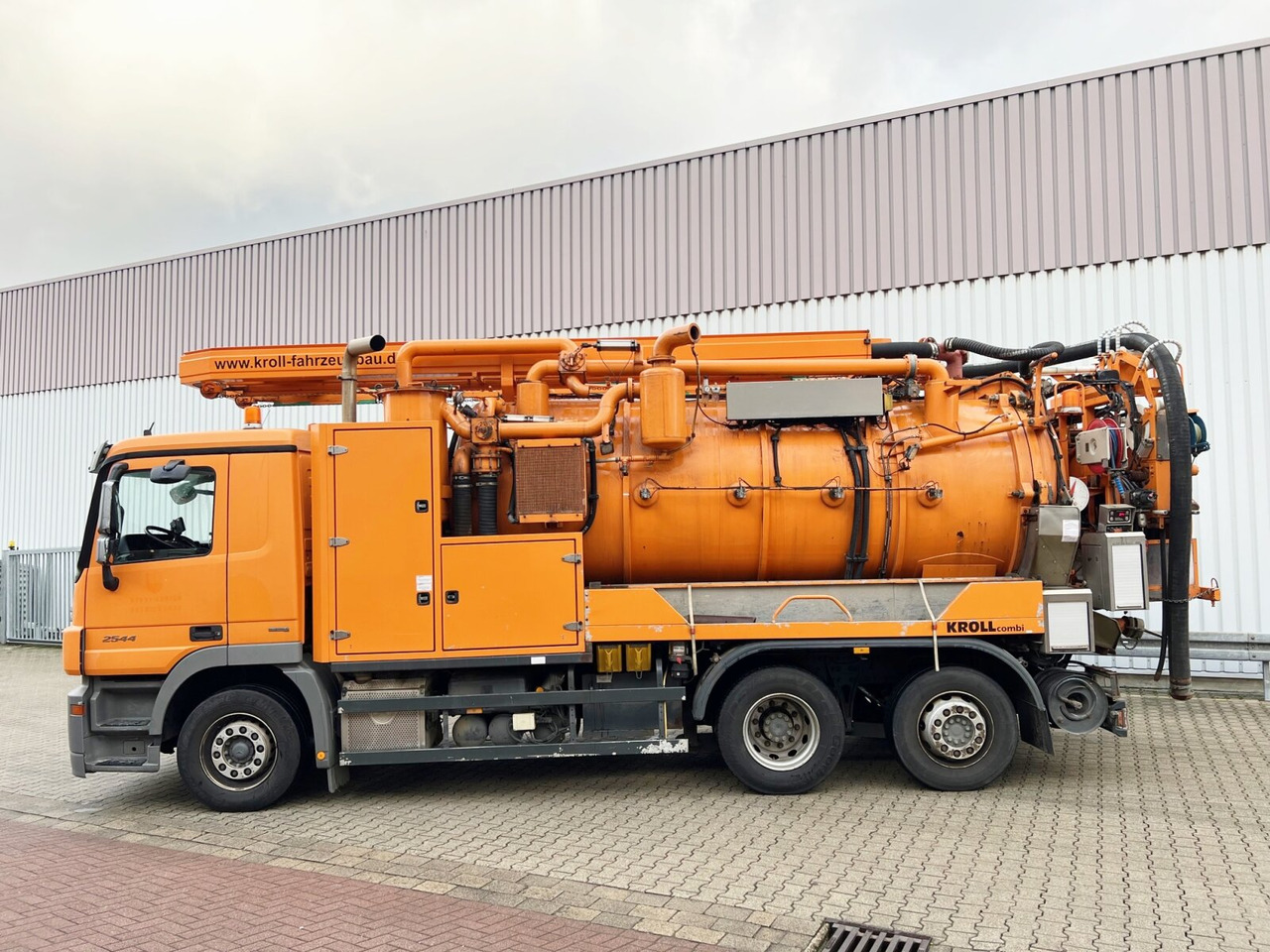Mercedes-Benz Actros 2544 L 6x2 Actros 2544 L 6x2, Lenkachse, Kroll Saug-/Spülwagen ca. 12m³, Funk - 真空车:图3 Mercedes-Benz Actros 2544 L 6x2 Actros 2544 L 6x2, Lenkachse, Kroll Saug-/Spülwagen ca. 12m³, Funk - 真空车:图3