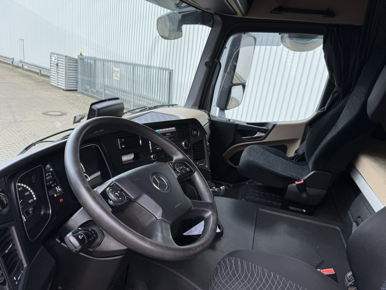 Mercedes-Benz Actros 2545 L 6x2 Actros 2545 L 6x2/46, Retarder, Lenk-/Liftachse, StreamSpace, Navi - 吊钩升降车:图3 Mercedes-Benz Actros 2545 L 6x2 Actros 2545 L 6x2/46, Retarder, Lenk-/Liftachse, StreamSpace, Navi - 吊钩升降车:图3