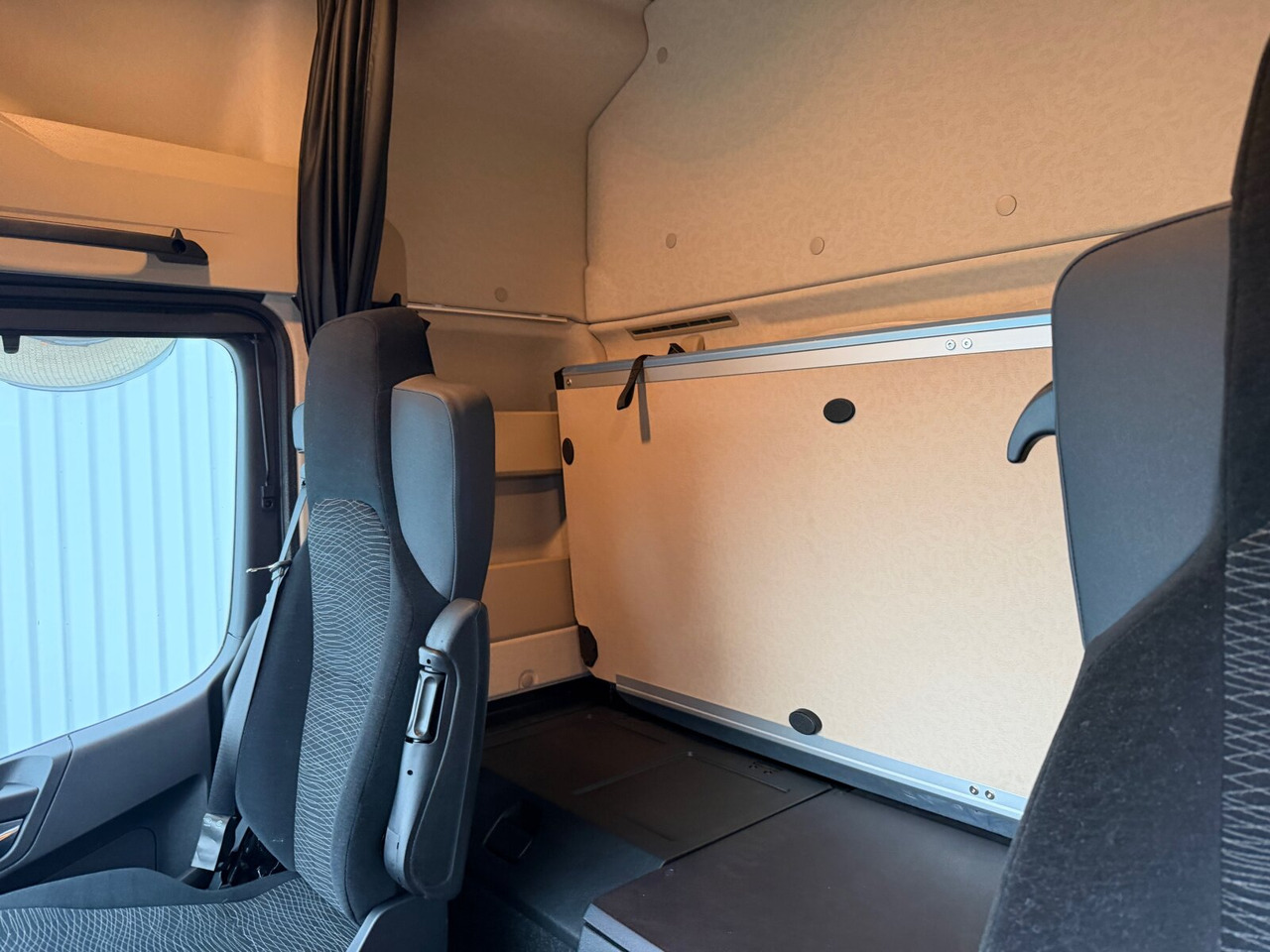 Mercedes-Benz Actros 2546 L 6x2 Actros 2546 L 6x2, Retarder, Lenk-/Liftachse, MultimediaCockpit, StreamSpace - 驾驶室底盘卡车:图5 Mercedes-Benz Actros 2546 L 6x2 Actros 2546 L 6x2, Retarder, Lenk-/Liftachse, MultimediaCockpit, StreamSpace - 驾驶室底盘卡车:图5