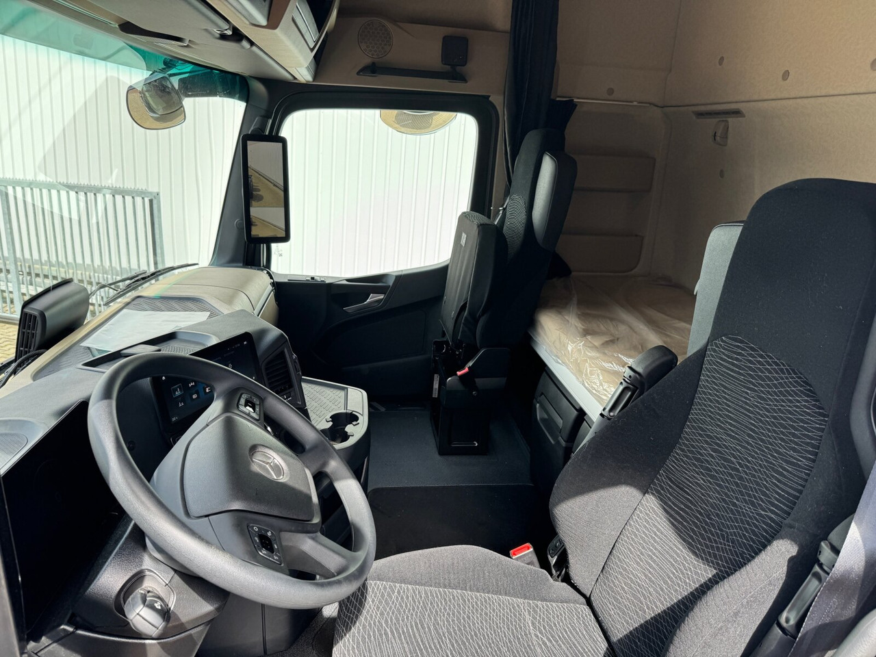 Mercedes-Benz Actros 2548 L 6x2 Actros 2548 L 6x2, Retarder, Lenk-/Liftachse, Navi, MirrorCam, MultimediaCockpit - 吊钩升降车:图4 Mercedes-Benz Actros 2548 L 6x2 Actros 2548 L 6x2, Retarder, Lenk-/Liftachse, Navi, MirrorCam, MultimediaCockpit - 吊钩升降车:图4