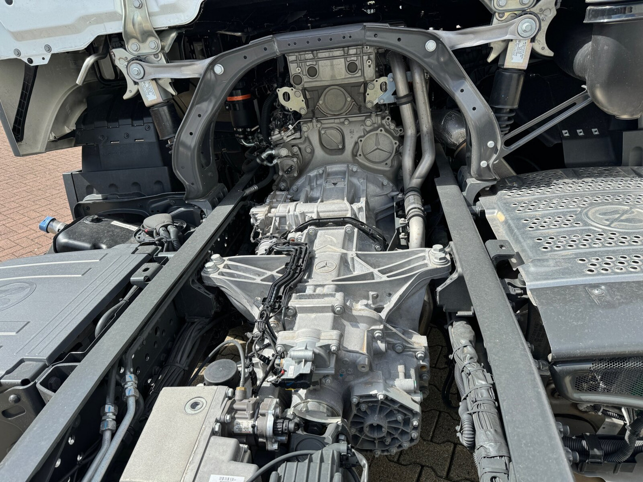 Mercedes-Benz Actros 2548 L 6x2 Actros 2548 L 6x2, Retarder, Lenk-/Liftachse, Navi, MirrorCam, MultimediaCockpit - 吊钩升降车:图2 Mercedes-Benz Actros 2548 L 6x2 Actros 2548 L 6x2, Retarder, Lenk-/Liftachse, Navi, MirrorCam, MultimediaCockpit - 吊钩升降车:图2