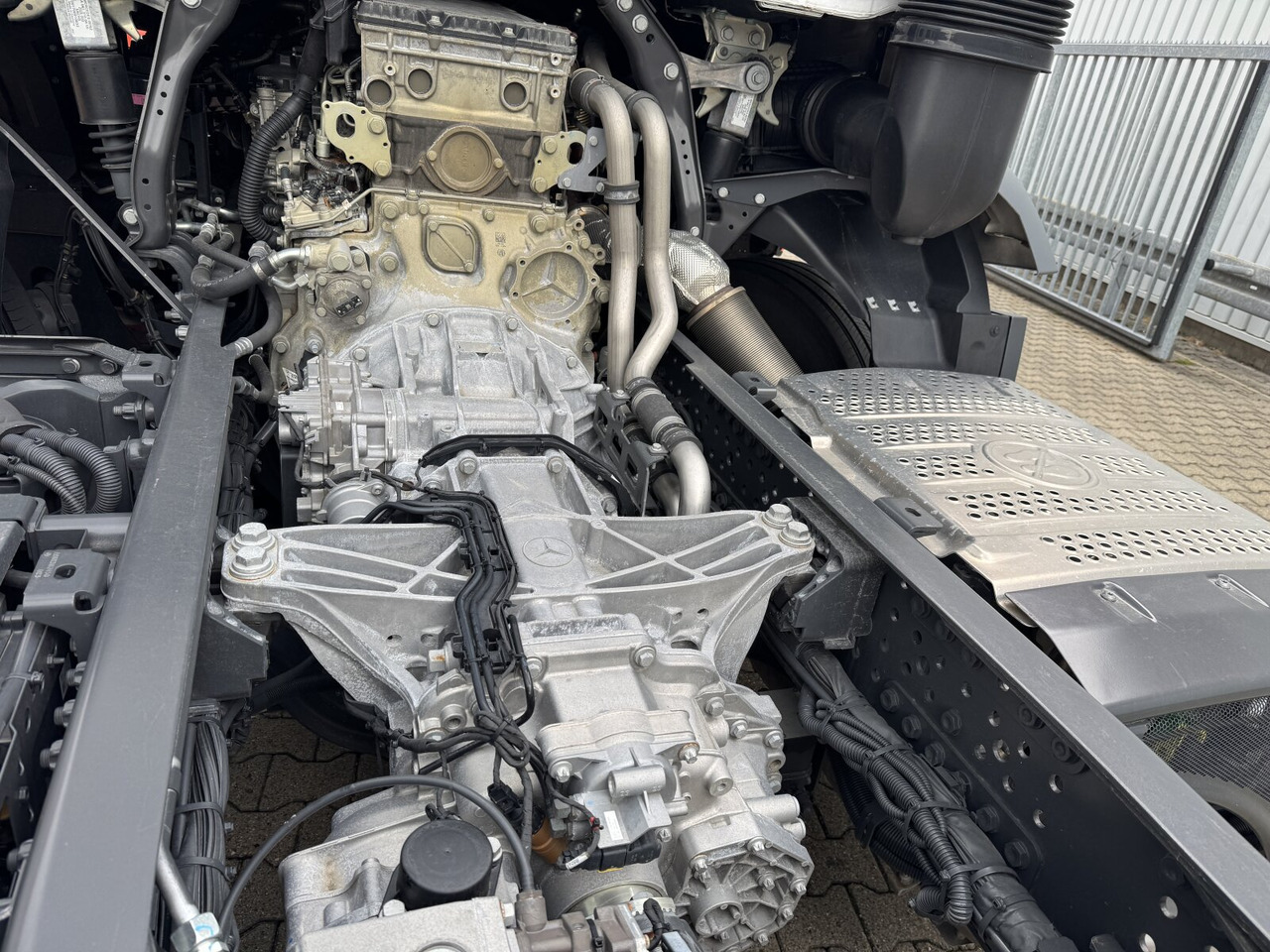 Mercedes-Benz Actros 2548 L 6x2 Actros 2548 L 6x2, Retarder, Lenk-/Liftachse - 吊钩升降车:图2 Mercedes-Benz Actros 2548 L 6x2 Actros 2548 L 6x2, Retarder, Lenk-/Liftachse - 吊钩升降车:图2