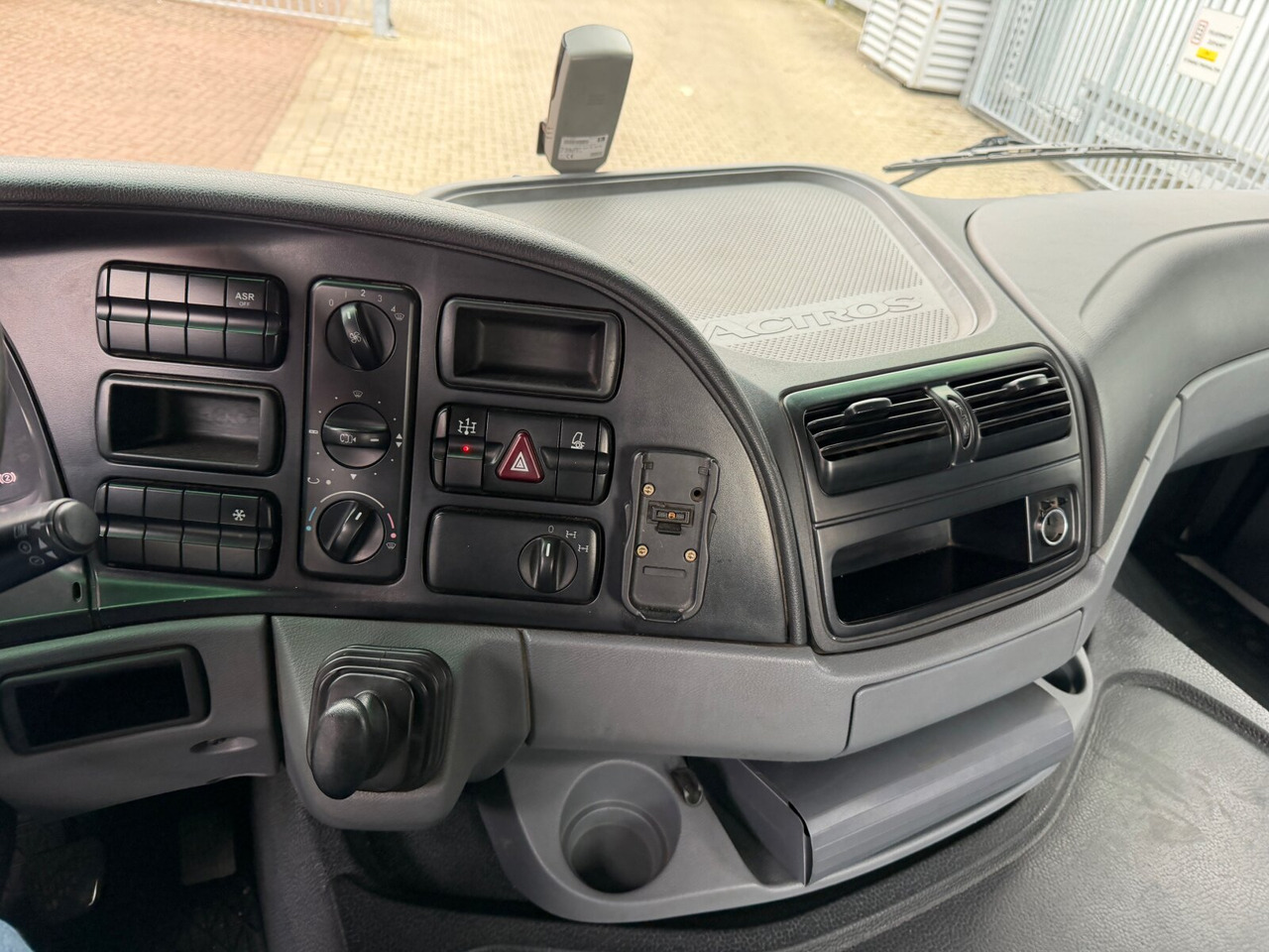 Mercedes-Benz Actros 2641 6x4 Actros 2641 6x4 - 吊钩升降车:图3 Mercedes-Benz Actros 2641 6x4 Actros 2641 6x4 - 吊钩升降车:图3